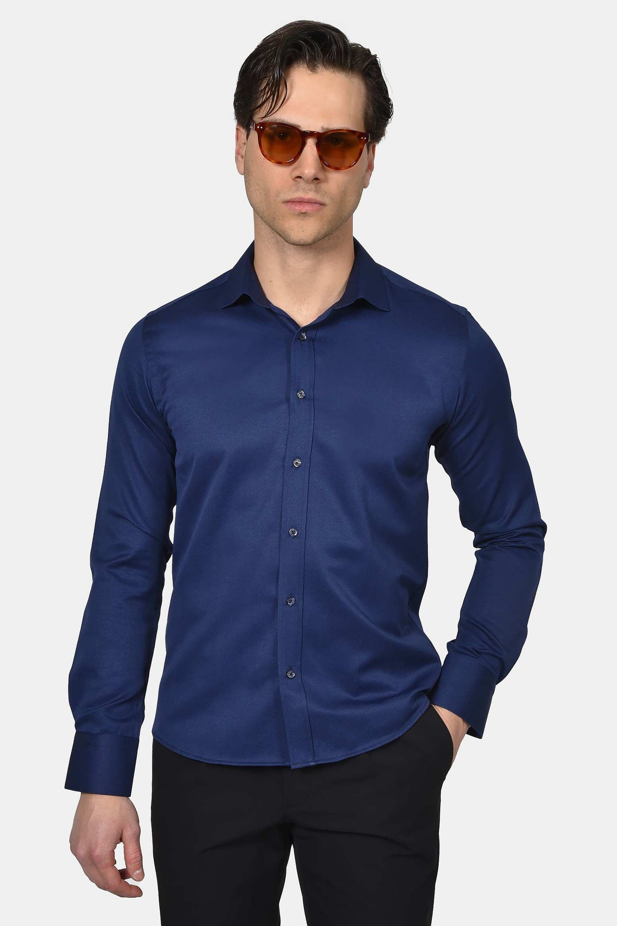ανδρικό-επίσημο-πουκάμισο-slim-fit-με-ανοιχτό-γιακά-για-κομψές-εμφανίσεις