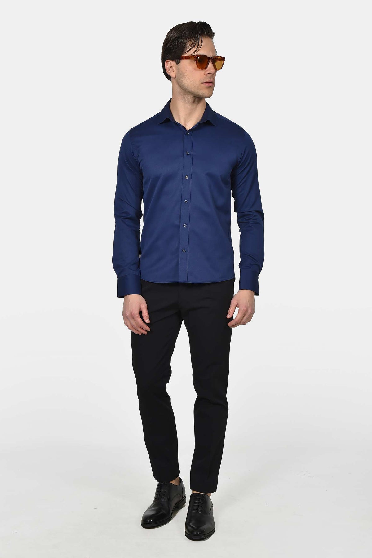 ανδρικό-επίσημο-πουκάμισο-slim-fit-με-ανοιχτό-γιακά-για-κομψές-εμφανίσεις