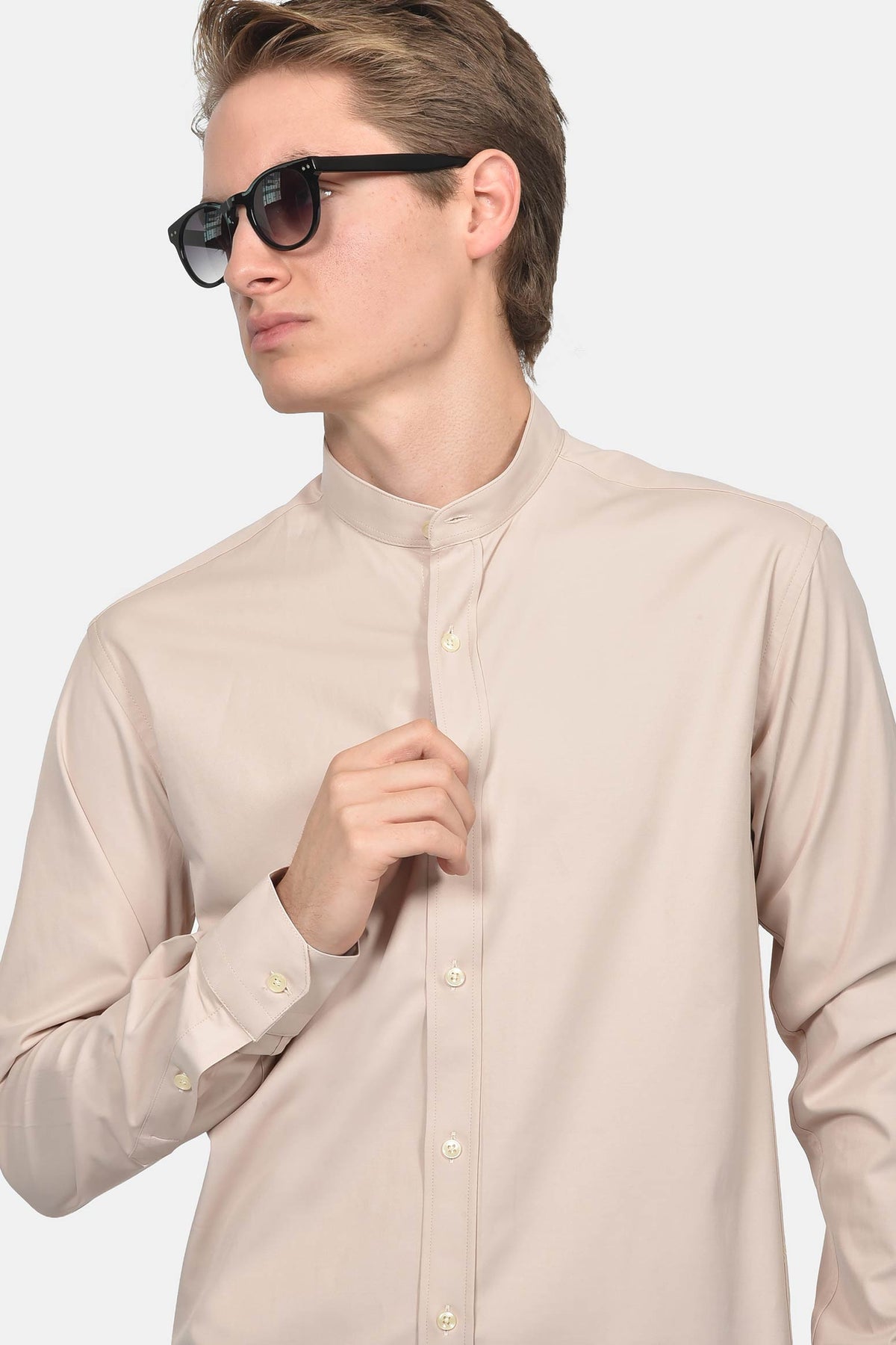 ανδρικό-επίσημο-πουκάμισο-με-γιακά-μάο-slim-fit-&-σατέν-όψη-για-μοντέρνο-στυλ