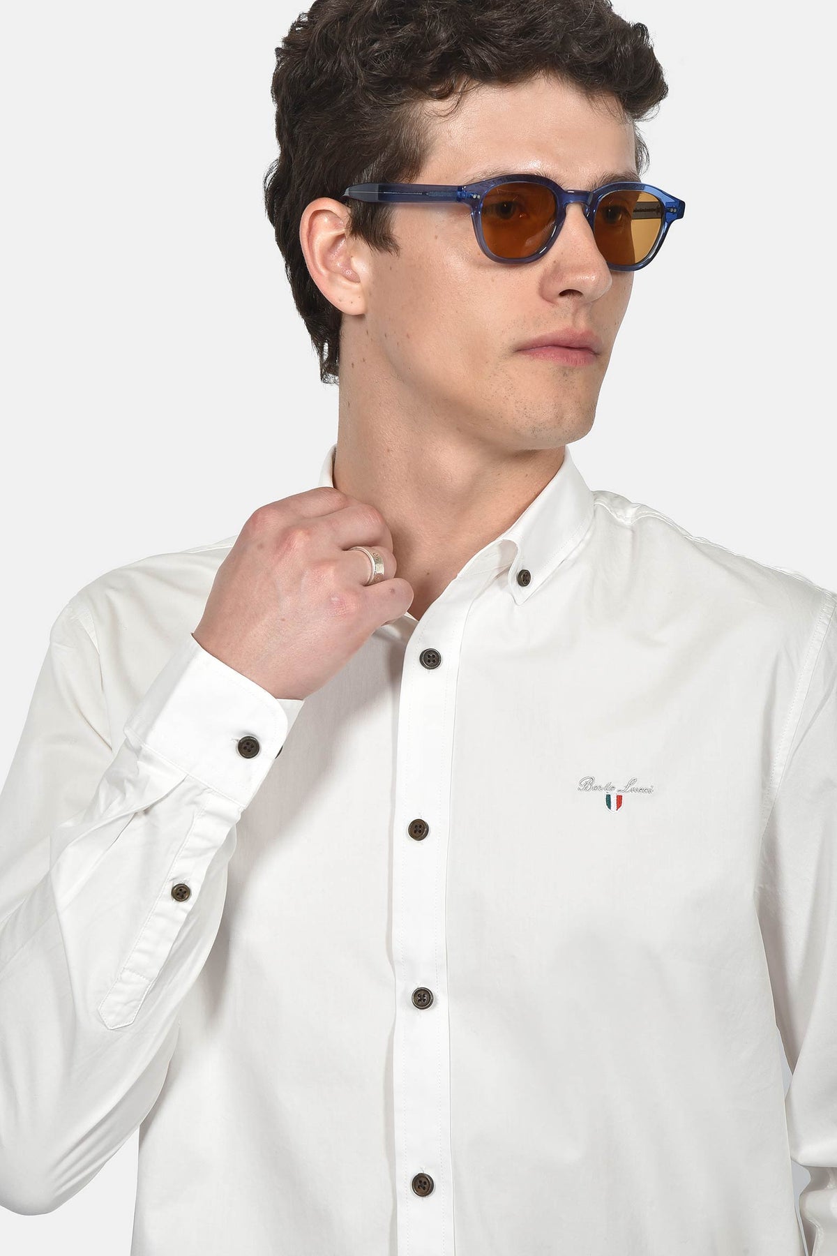 ανδρικό-button-down-πουκάμισο-100%-βαμβάκι-normal-fit-με-κεντημένο-σήμα-για-κομψό-στυλ