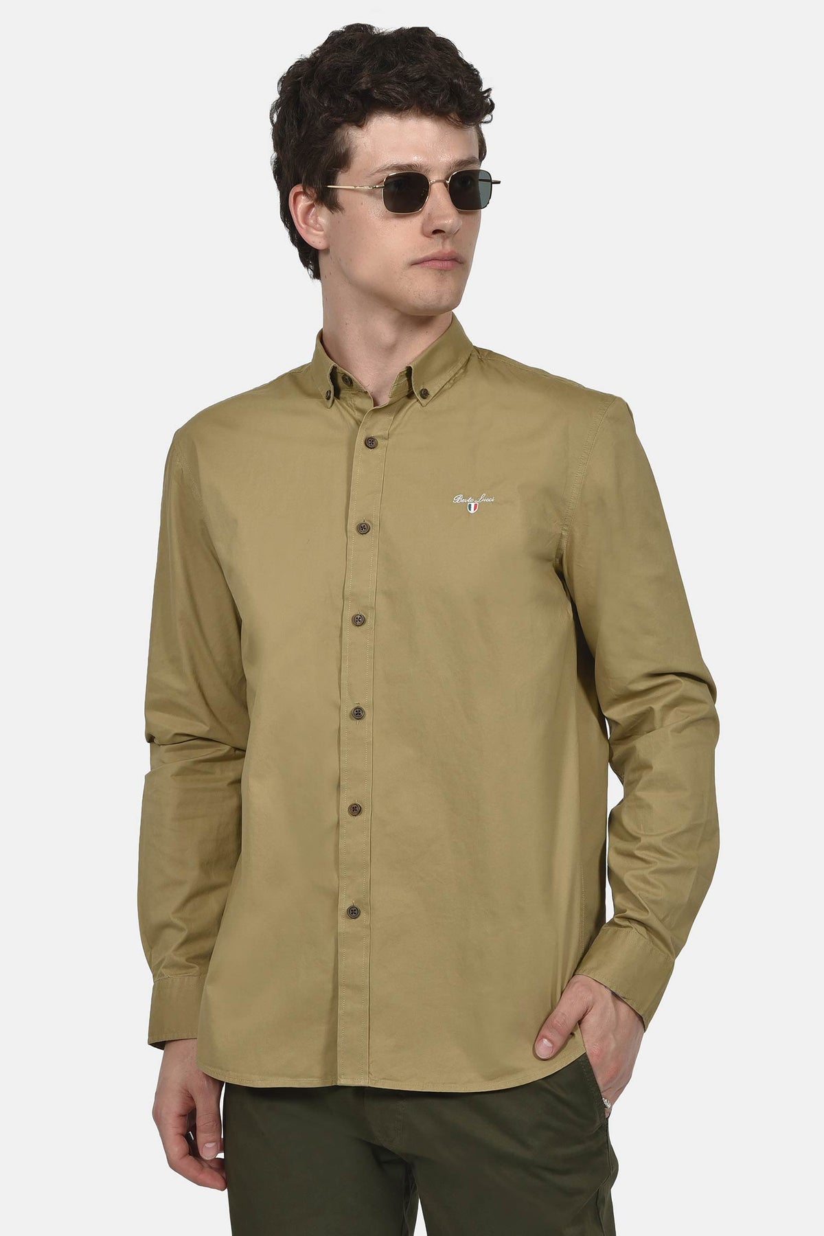 ανδρικό-button-down-πουκάμισο-100%-βαμβάκι-normal-fit-με-κεντημένο-σήμα-για-κομψό-στυλ