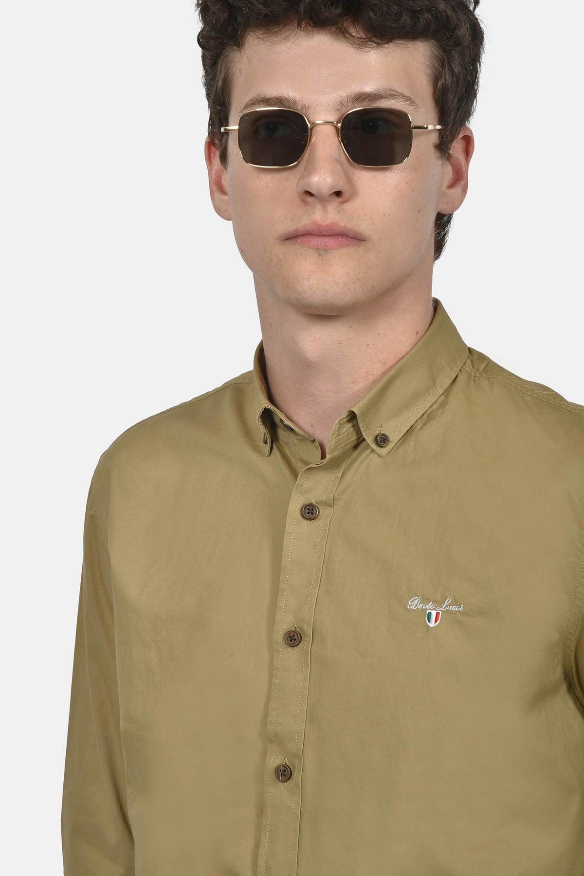 ανδρικό-button-down-πουκάμισο-100%-βαμβάκι-normal-fit-με-κεντημένο-σήμα-για-κομψό-στυλ
