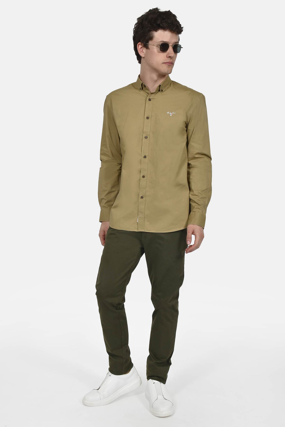 ανδρικό-button-down-πουκάμισο-100%-βαμβάκι-normal-fit-με-κεντημένο-σήμα-για-κομψό-στυλ