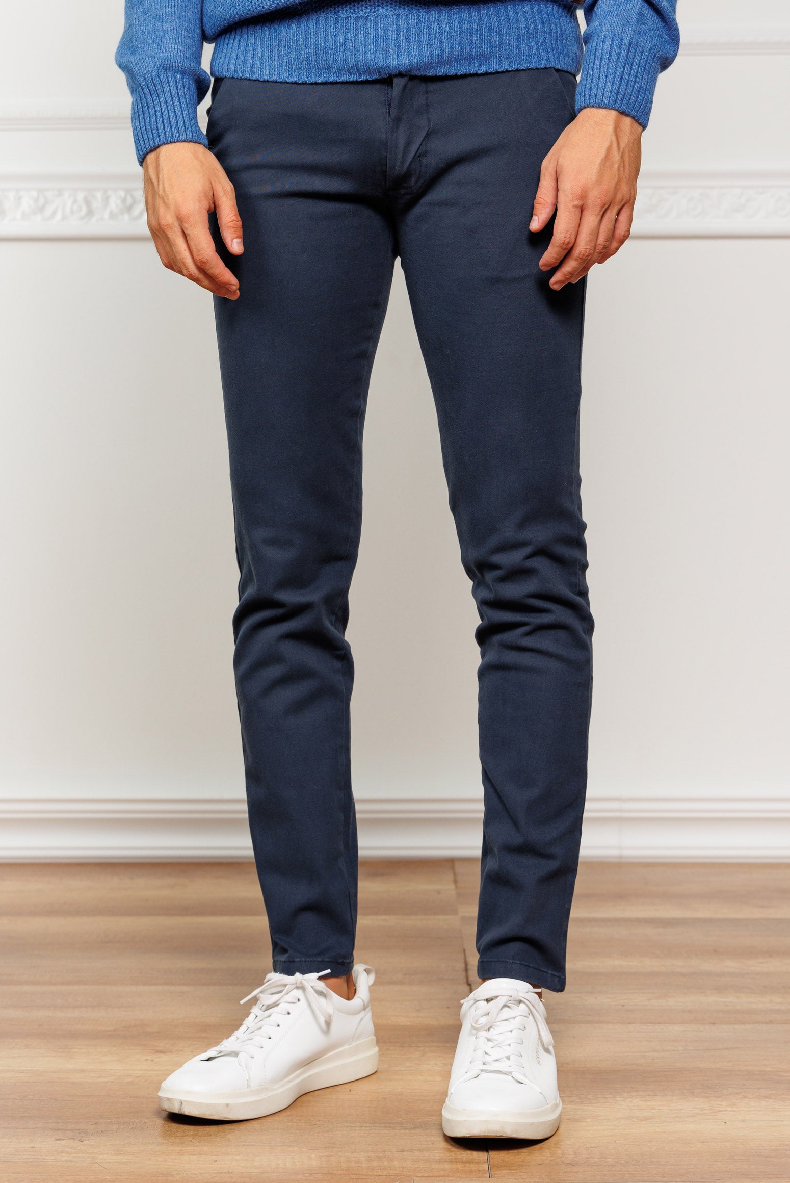 ανδρικό-βαμβακερό-chinos-παντελόνι-με-κέντημα-BL-στη-τσέπη