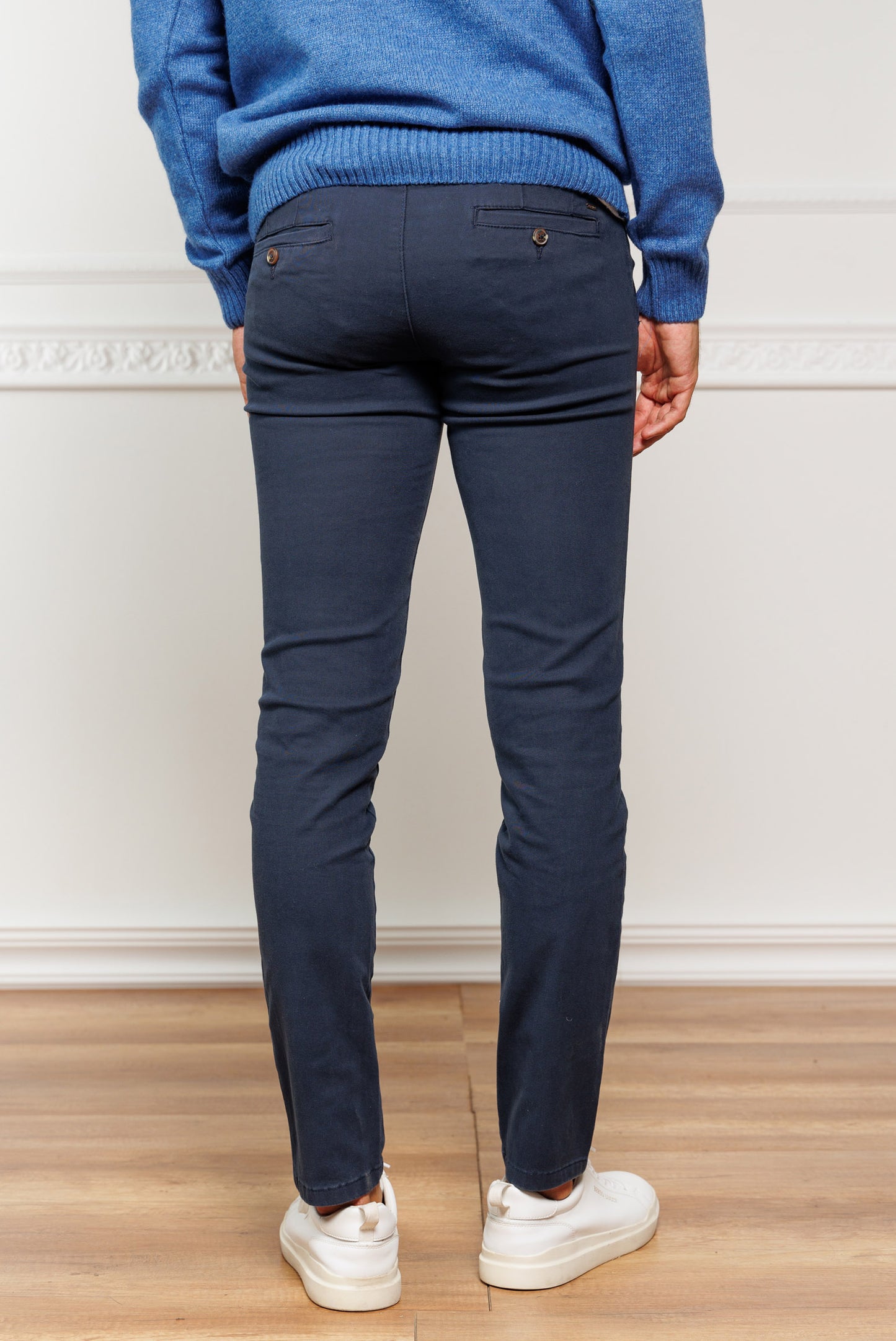 ανδρικό-βαμβακερό-chinos-παντελόνι-με-κέντημα-BL-στη-τσέπη