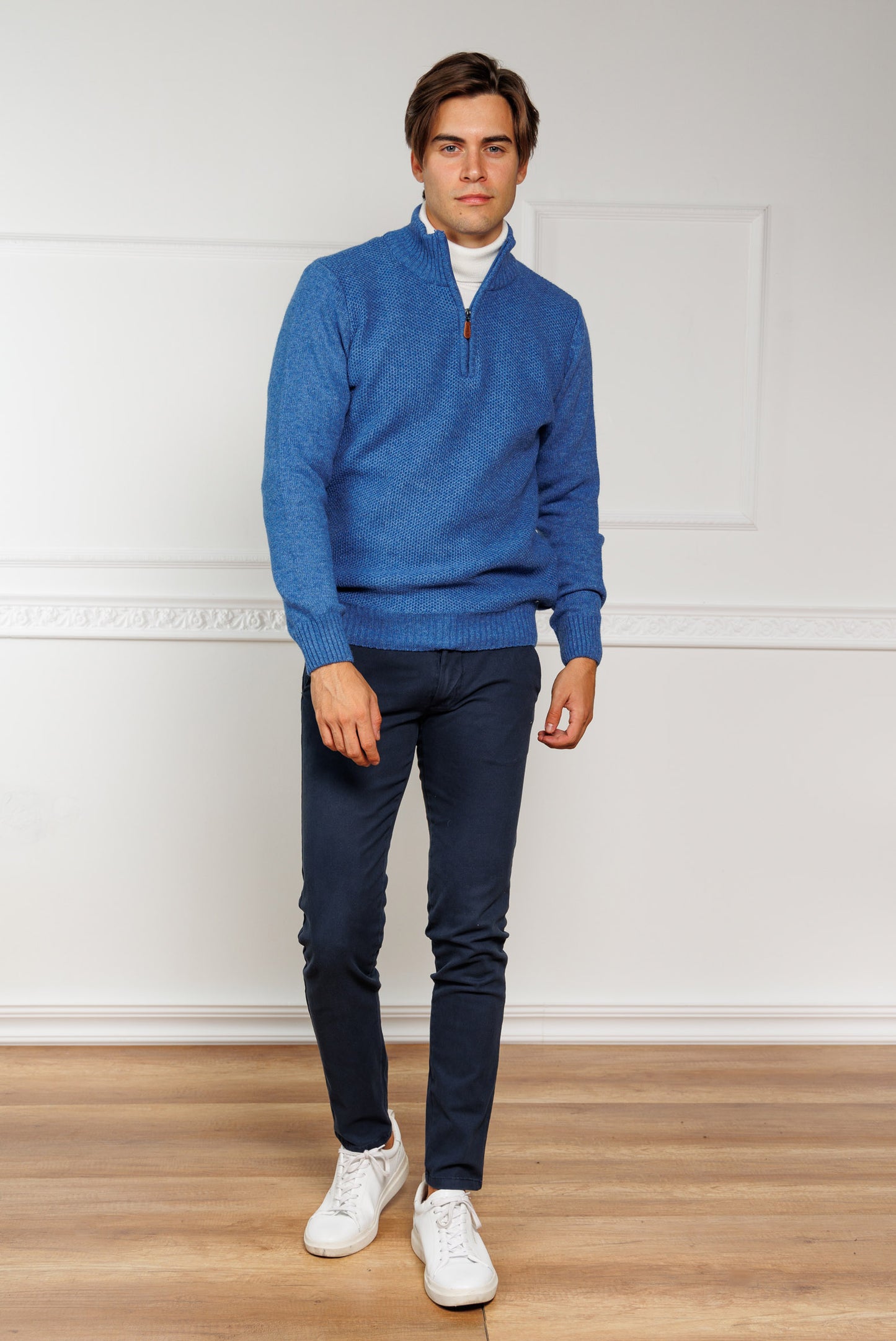 ανδρικό-βαμβακερό-chinos-παντελόνι-με-κέντημα-BL-στη-τσέπη