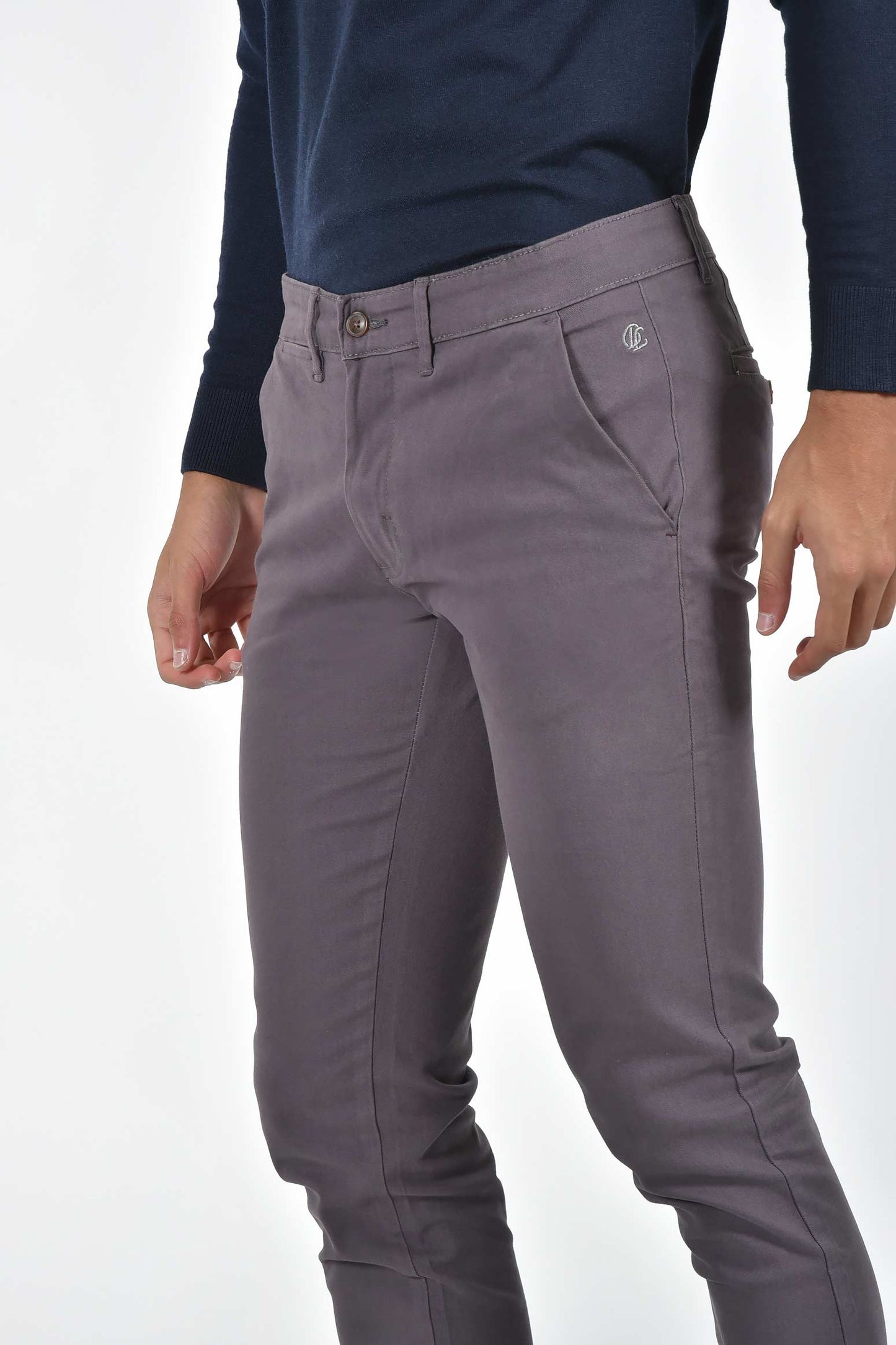 ανδρικό-βαμβακερό-chinos-παντελόνι-με-κέντημα-BL-στη-τσέπη