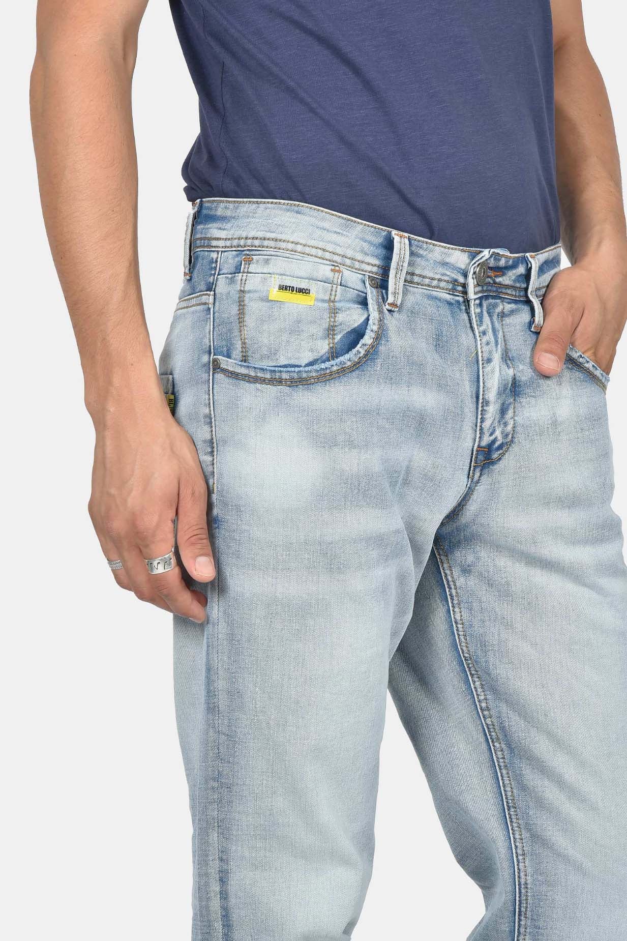 ανδρικό-παντελόνι-τζιν-regular-fit-με-ελαστικότητα-και-σύγχρονο-denim-design