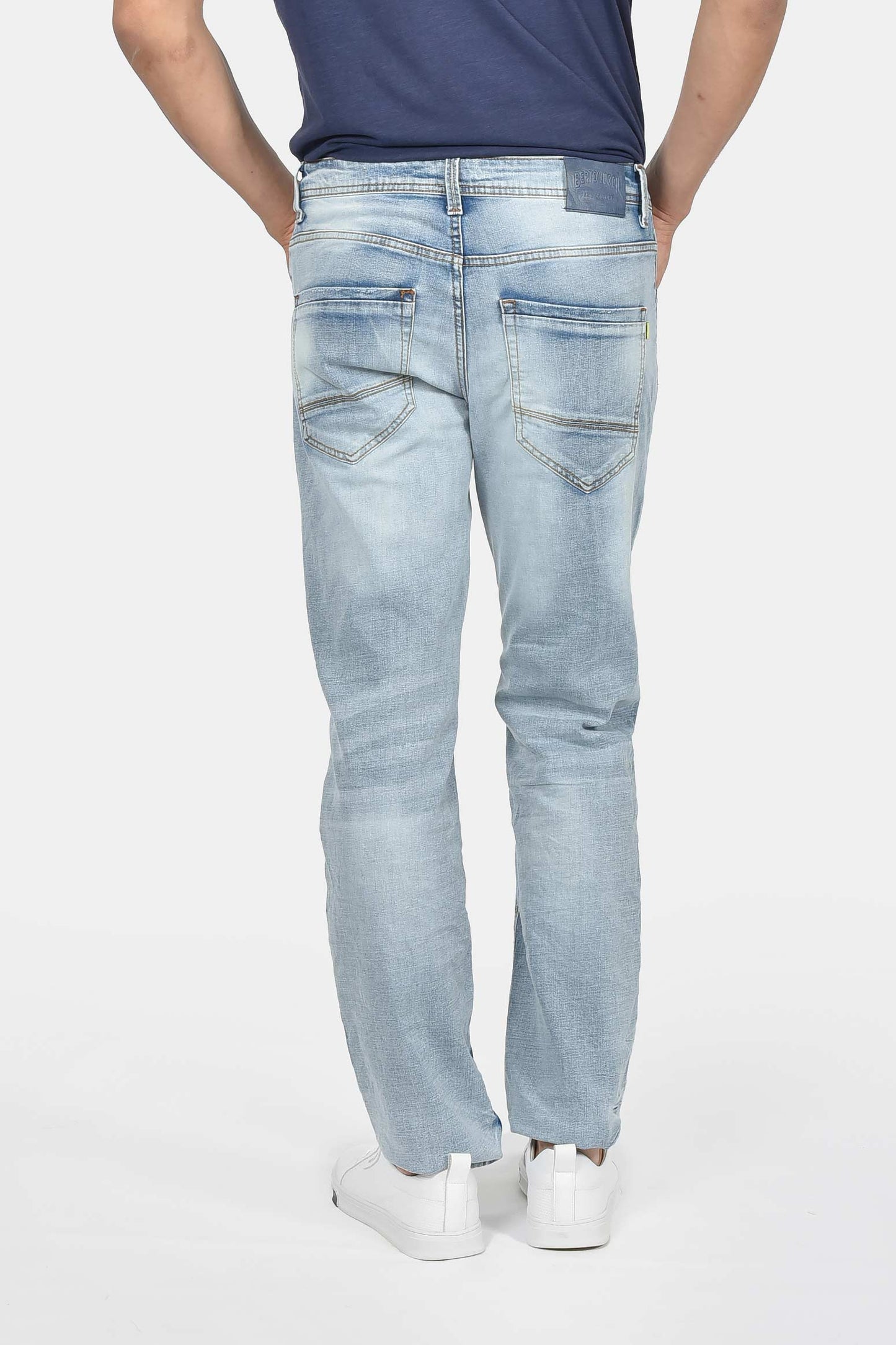 ανδρικό-παντελόνι-τζιν-regular-fit-με-ελαστικότητα-και-σύγχρονο-denim-design