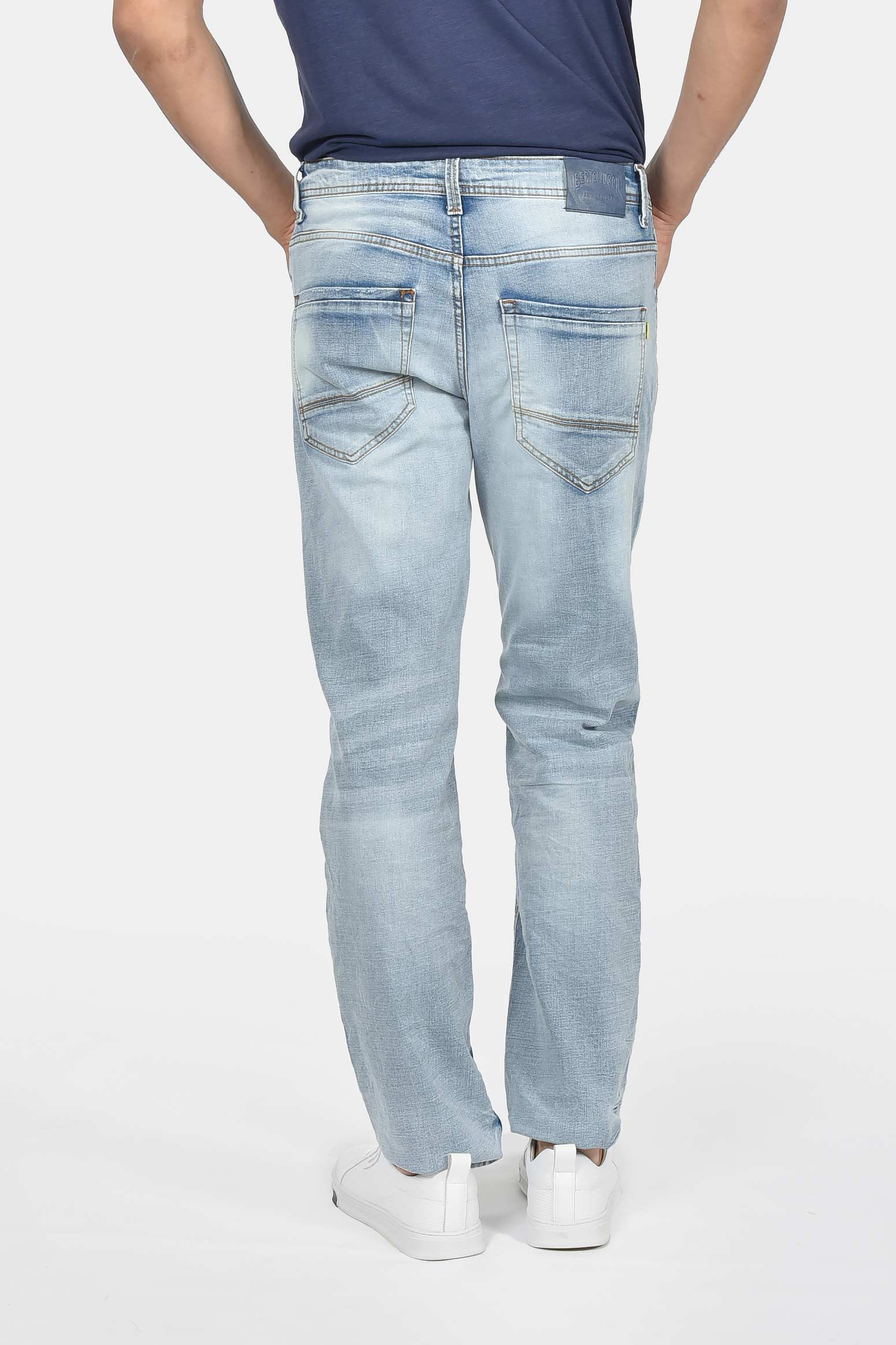 ανδρικό-παντελόνι-τζιν-regular-fit-με-ελαστικότητα-και-σύγχρονο-denim-design