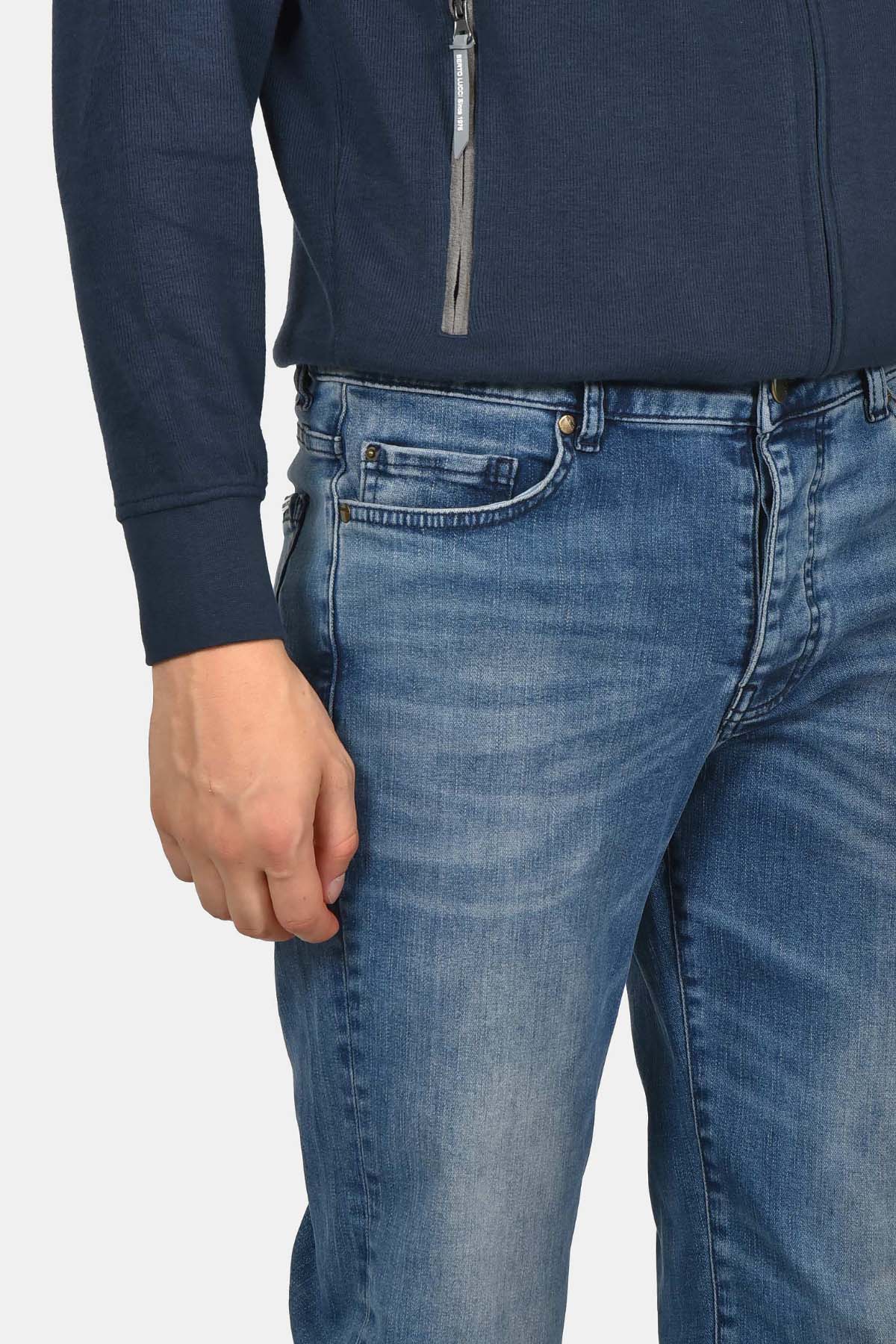 ανδρικό-τζιν-παντελόνι-regular-fit-με-ξεβαμμένο-εφέ