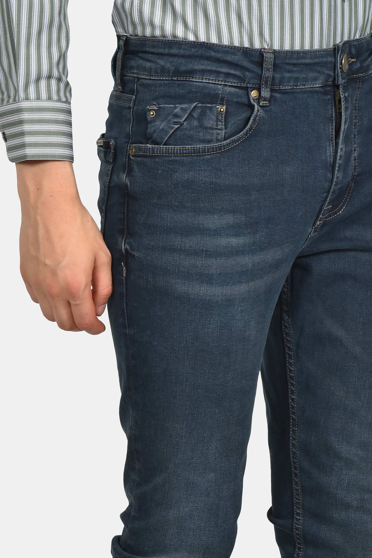 ανδρικό-τζιν-παντελόνι-slim-fit-με-ελαφρύ-ξέβαμμα