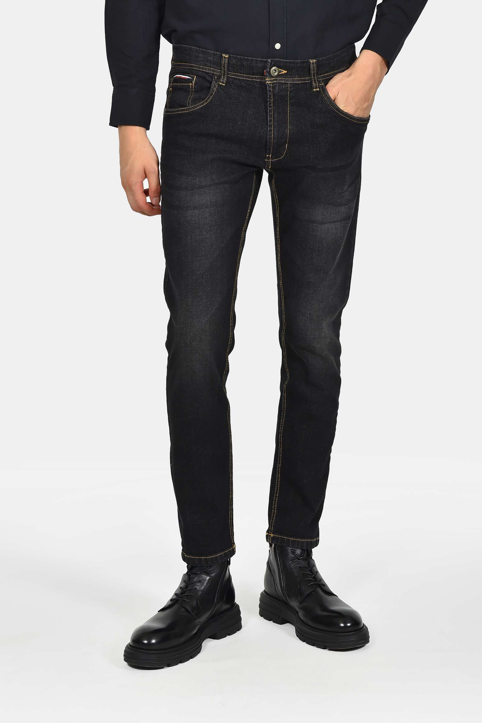 ανδρικό-τζιν-παντελόνι-classic-fit-από-βαμβακερό-ύφασμα-φυσική-ελαστικότητα-για-άνετη-εφαρμογή