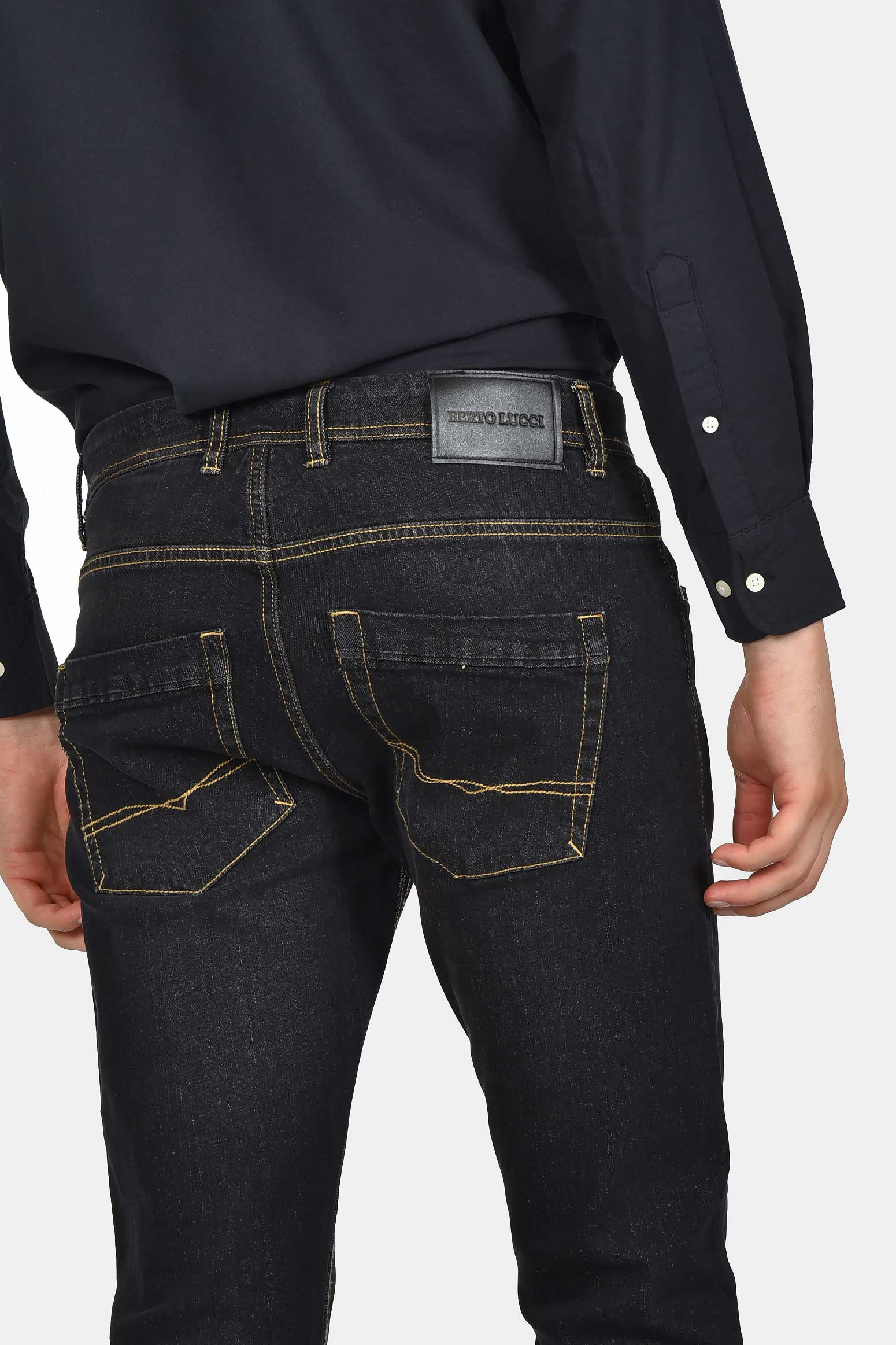 ανδρικό-τζιν-παντελόνι-classic-fit-από-βαμβακερό-ύφασμα-φυσική-ελαστικότητα-για-άνετη-εφαρμογή