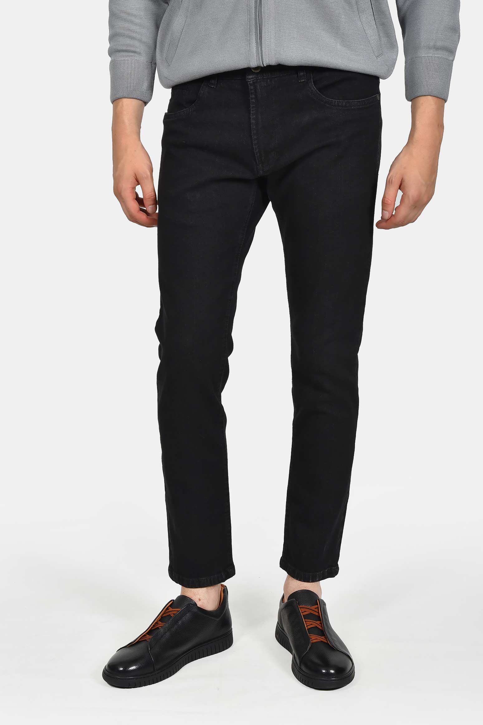 ανδρικό-τζιν-παντελόνι-classic-fit-από-βαμβακερό-ύφασμα-απαλό-στην-αφή-με-φυσική-ελαστικότητα