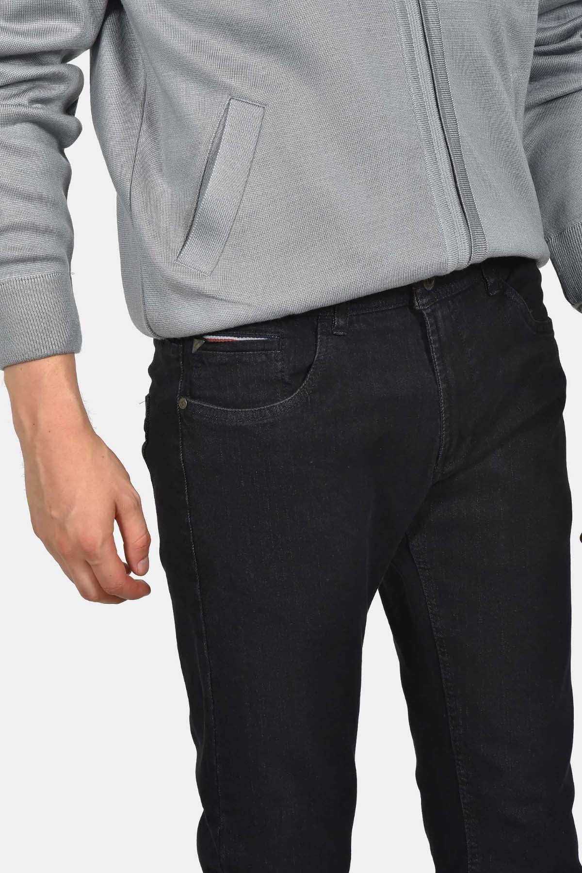 ανδρικό-τζιν-παντελόνι-classic-fit-από-βαμβακερό-ύφασμα-απαλό-στην-αφή-με-φυσική-ελαστικότητα