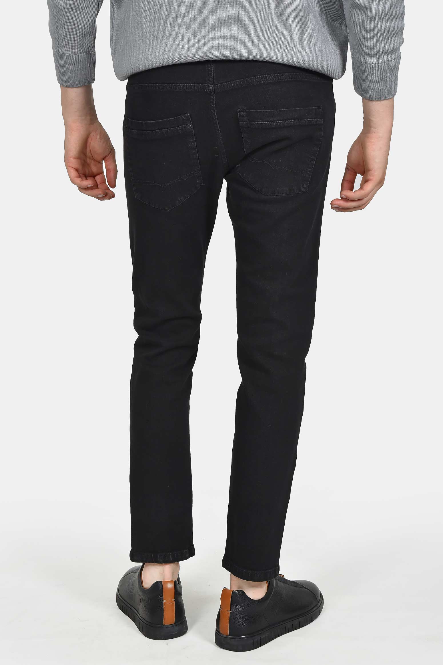 ανδρικό-τζιν-παντελόνι-classic-fit-από-βαμβακερό-ύφασμα-απαλό-στην-αφή-με-φυσική-ελαστικότητα