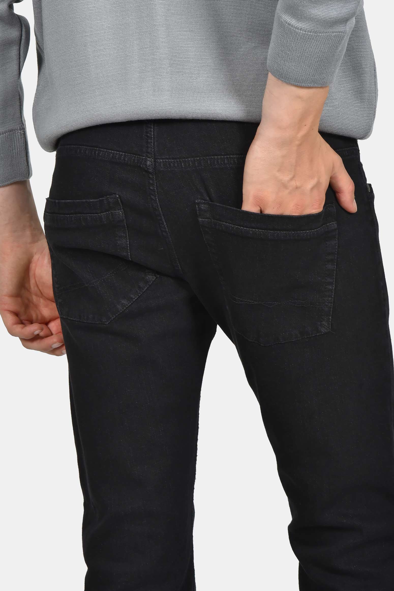 ανδρικό-τζιν-παντελόνι-classic-fit-από-βαμβακερό-ύφασμα-απαλό-στην-αφή-με-φυσική-ελαστικότητα