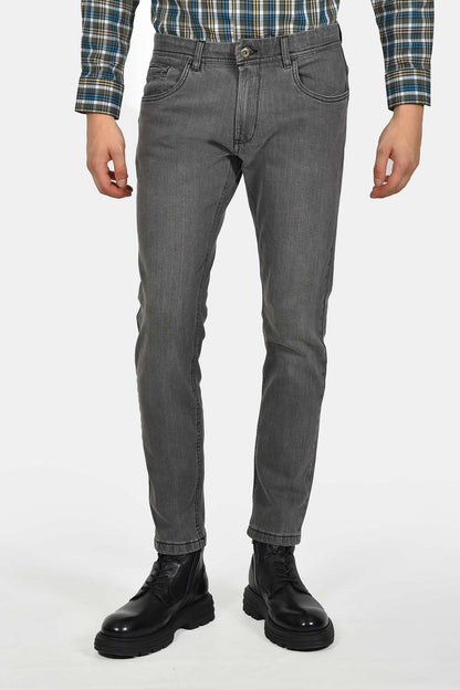 Ανακάλυψε το ανδρικό τζιν παντελόνι classic fit από βαμβακερό ύφασμα – μαλακή υφή και άνεση σε κάθε κίνηση από την νέα collection της Berto Lucci. Ποιοτικές λύσεις για τον σύγχρονο άντρα.