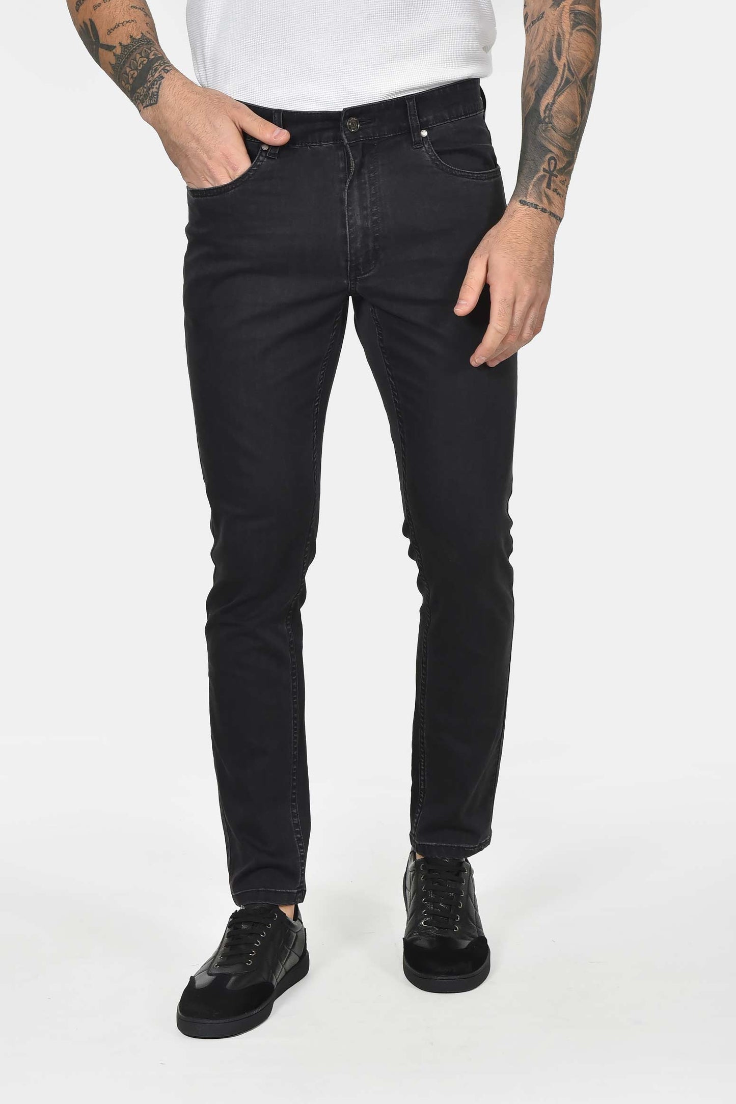 ανδρικό-τζιν-παντελόνι-slim-fit-με-καθαρή-γραμμή-&-σύγχρονο-urban-style