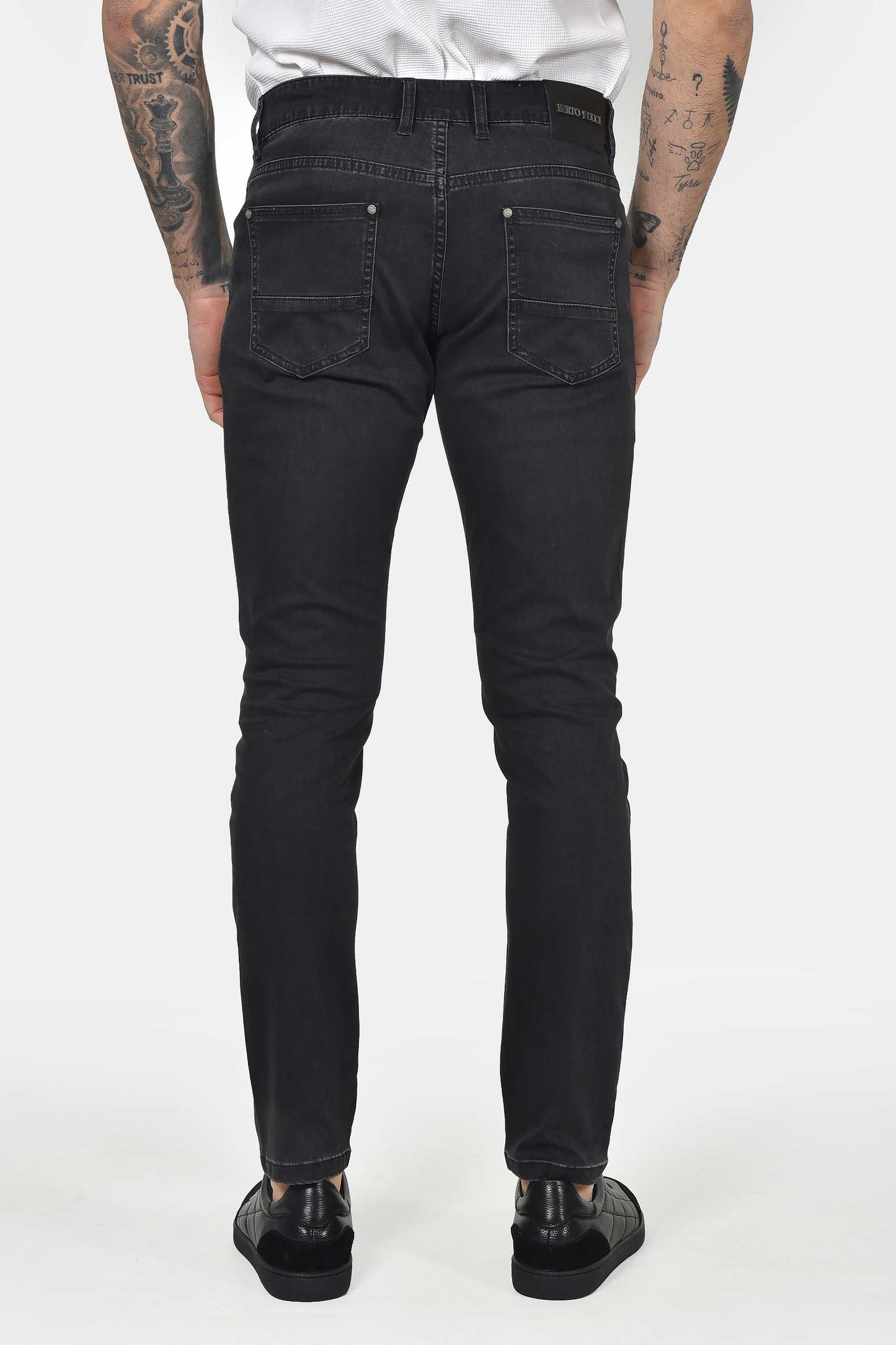 ανδρικό-τζιν-παντελόνι-slim-fit-με-καθαρή-γραμμή-&-σύγχρονο-urban-style