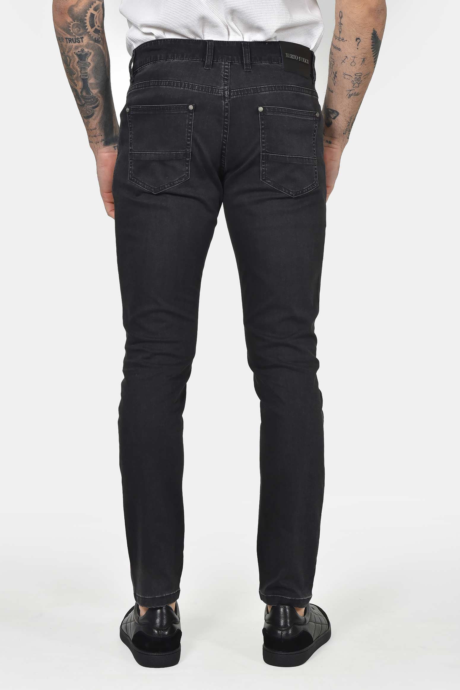 ανδρικό-τζιν-παντελόνι-slim-fit-με-καθαρή-γραμμή-&-σύγχρονο-urban-style