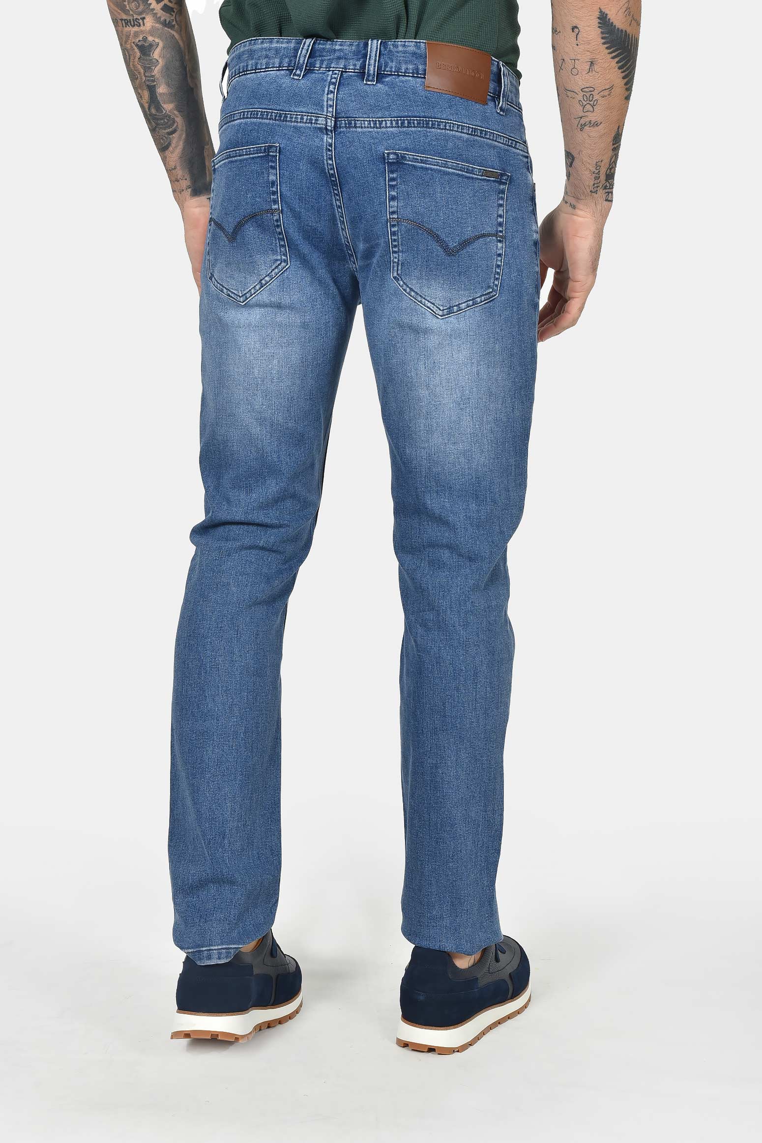 ανδρικό-τζιν-παντελόνι-classic-fit-με-faded-λεπτομέρειες-&-διαχρονικό-denim-style