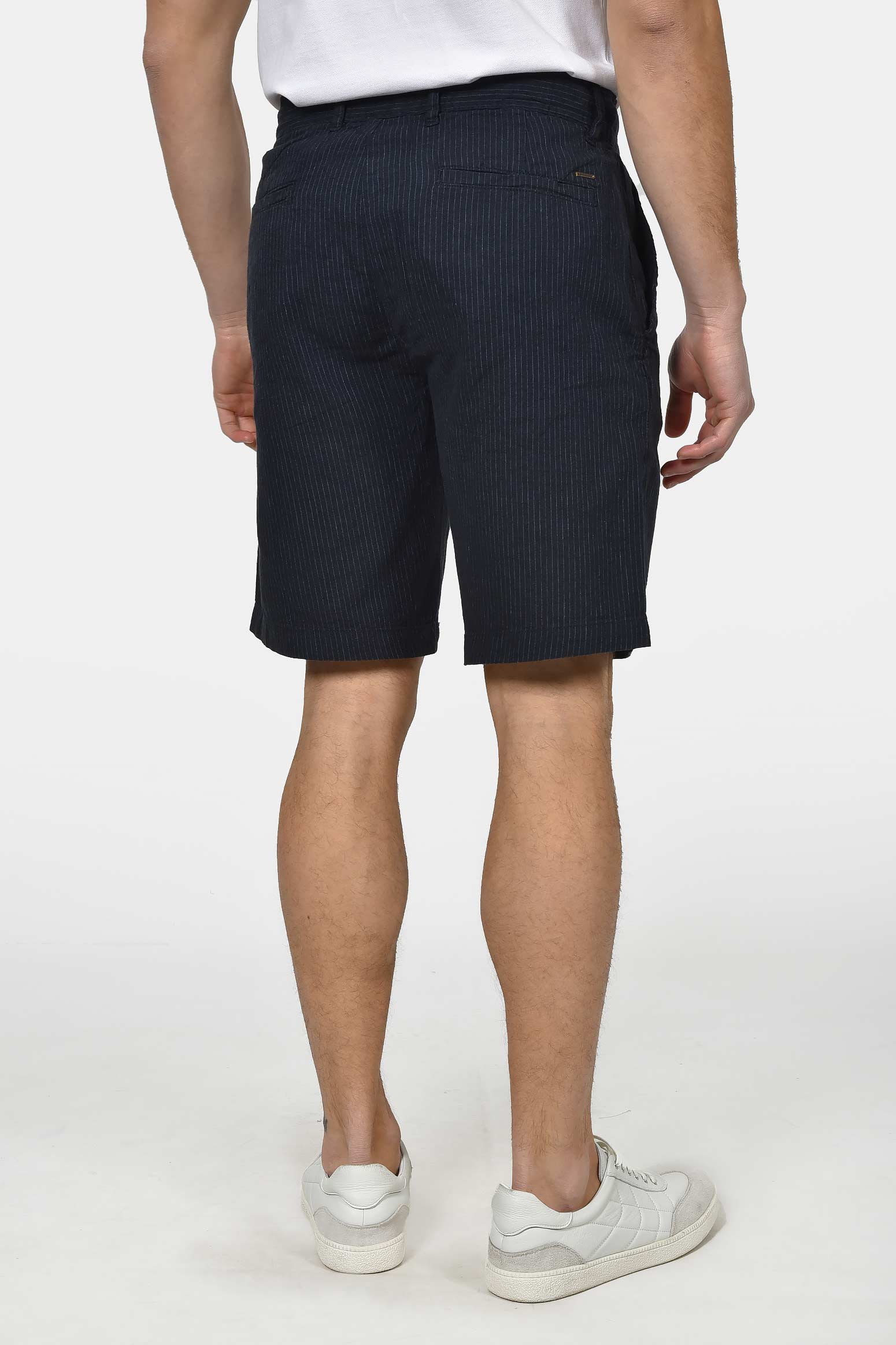 ανδρική-chinos-βερμούδα-normal-fit-από-λινό-&-βαμβάκι-με-λεπτό-ριγέ-pattern