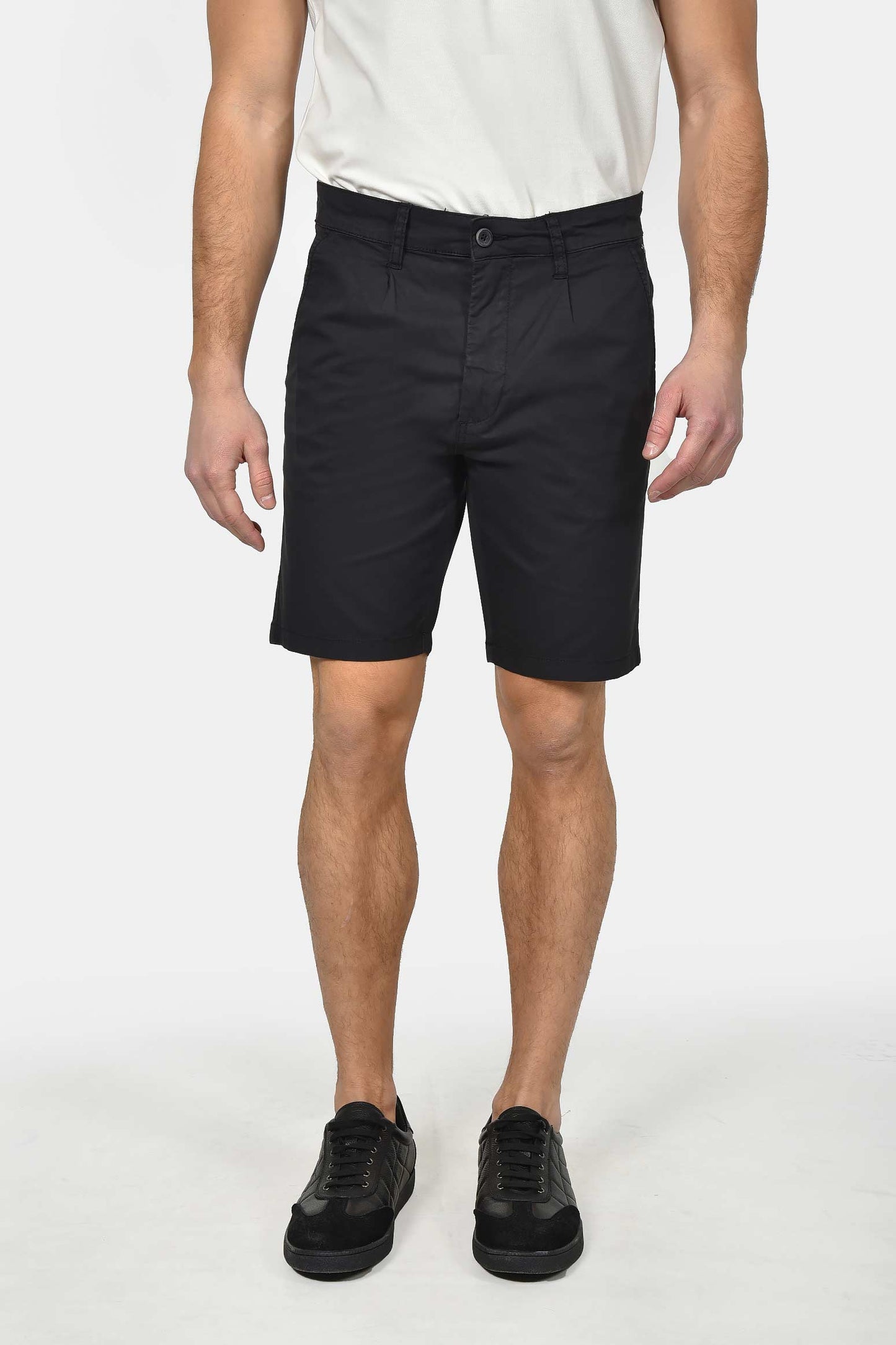 ανδρική-chinos-βερμούδα-βαμβακερή-normal-fit-με-πιέτες-για-άνετη-καλοκαιρινή-εμφάνιση
