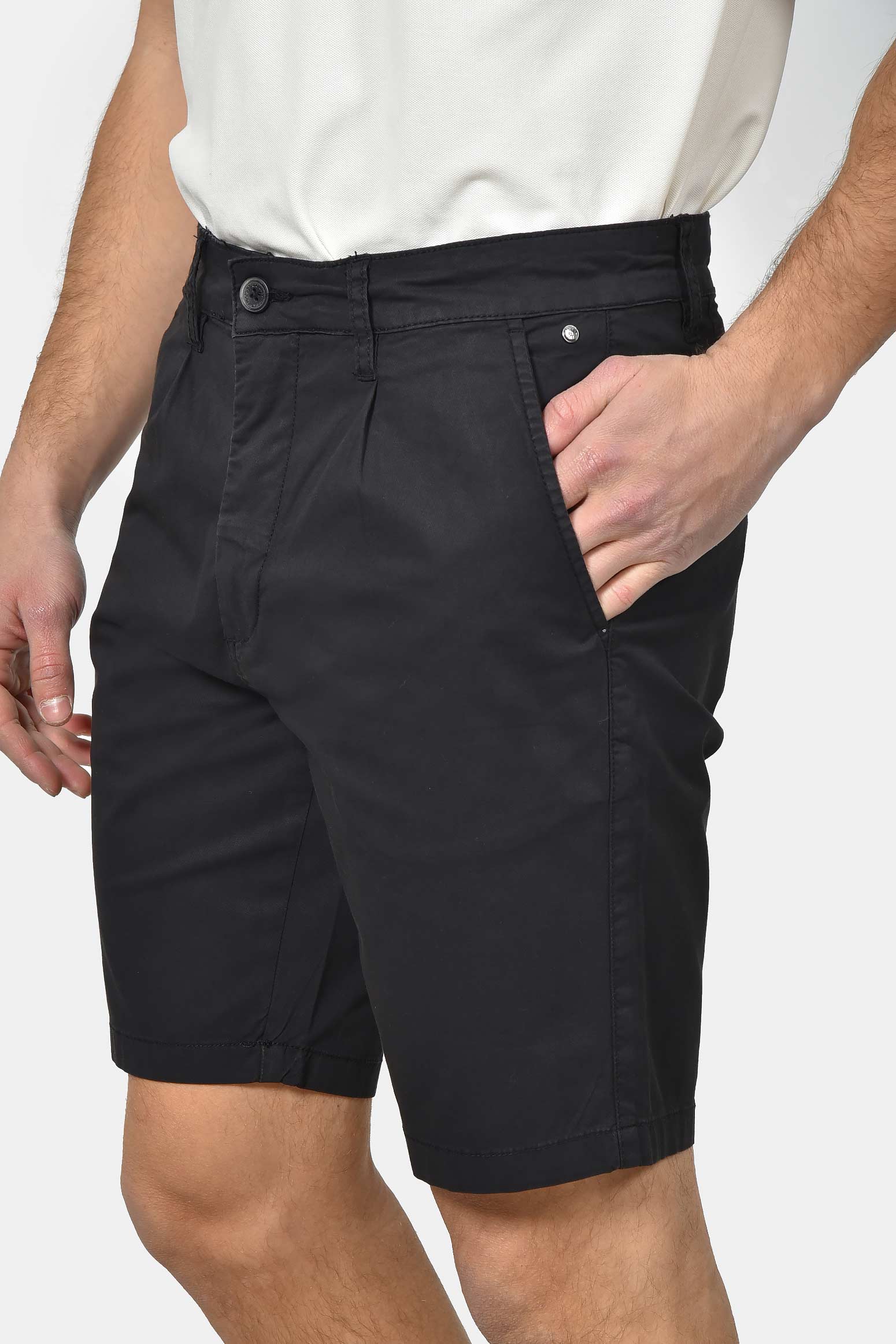 ανδρική-chinos-βερμούδα-βαμβακερή-normal-fit-με-πιέτες-για-άνετη-καλοκαιρινή-εμφάνιση