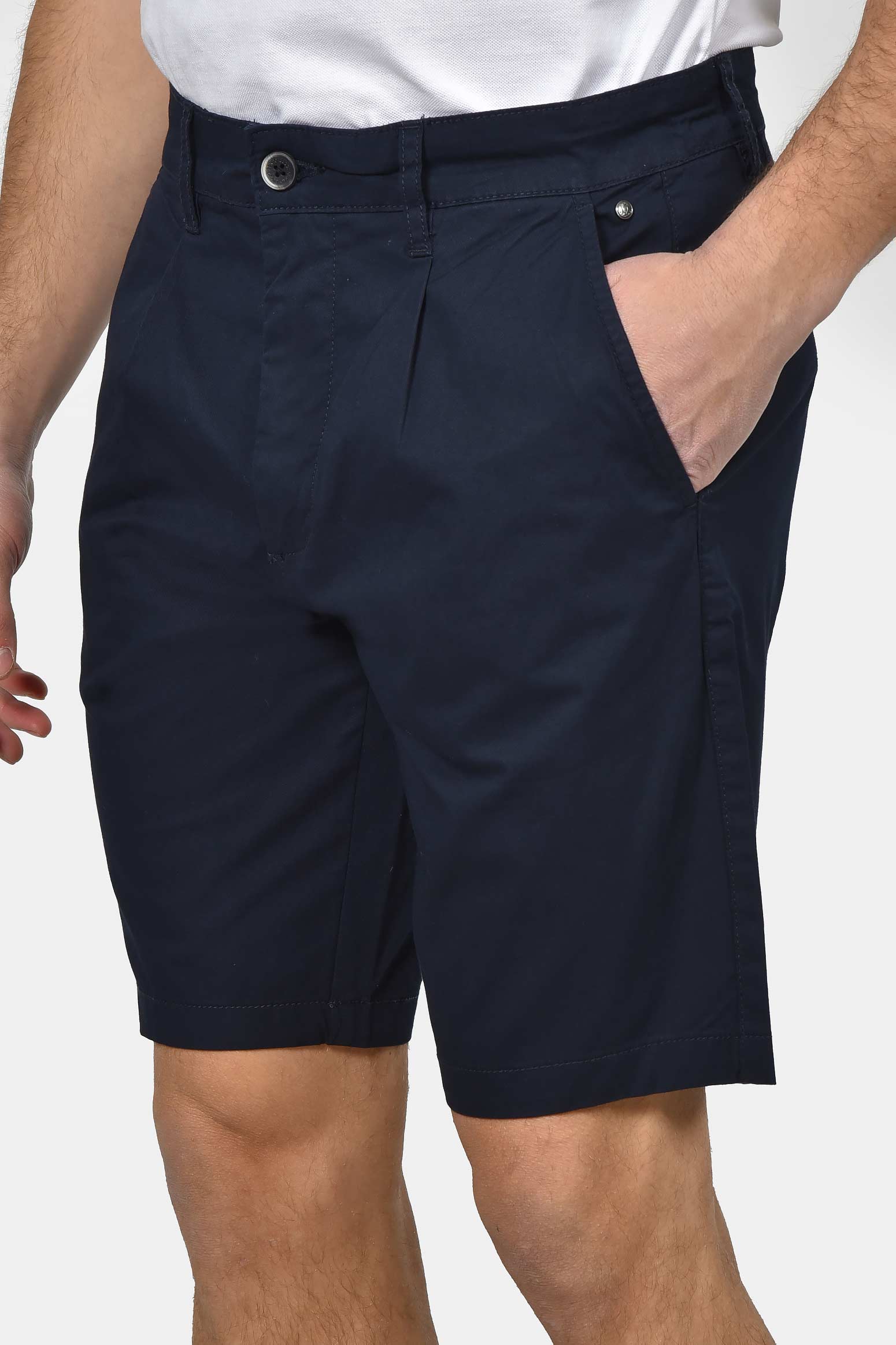 ανδρική-chinos-βερμούδα-βαμβακερή-normal-fit-με-πιέτες-για-άνετη-καλοκαιρινή-εμφάνιση