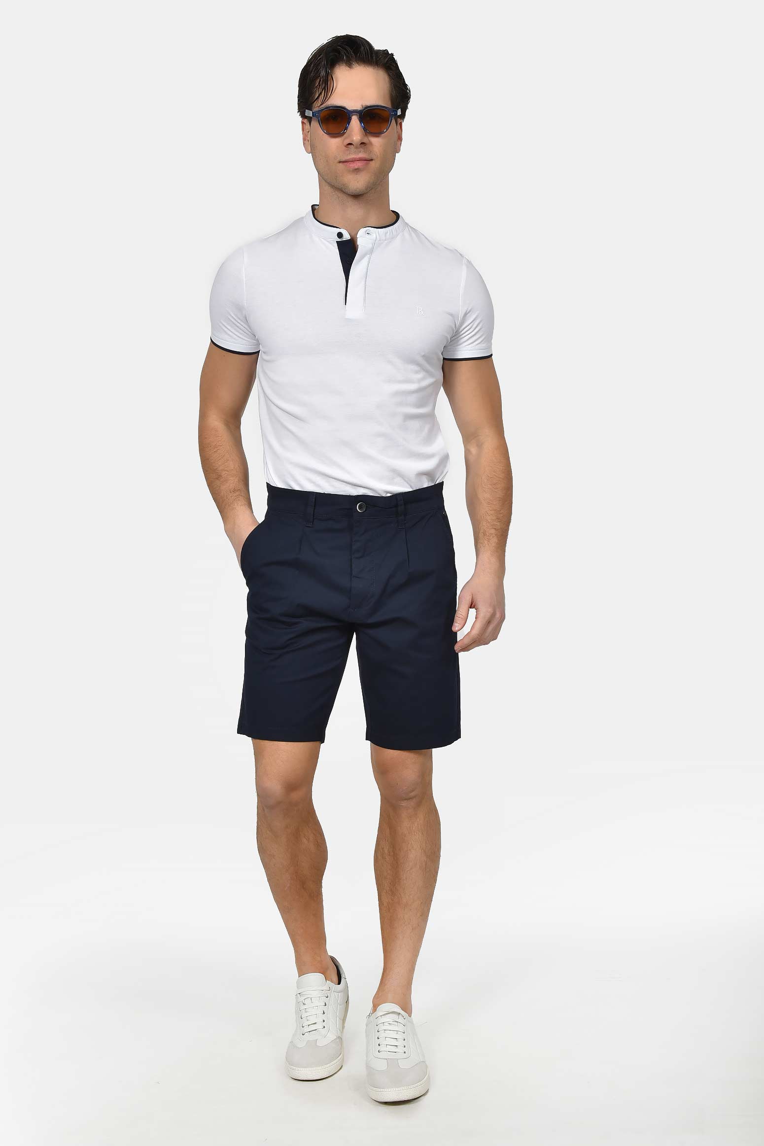ανδρική-chinos-βερμούδα-βαμβακερή-normal-fit-με-πιέτες-για-άνετη-καλοκαιρινή-εμφάνιση