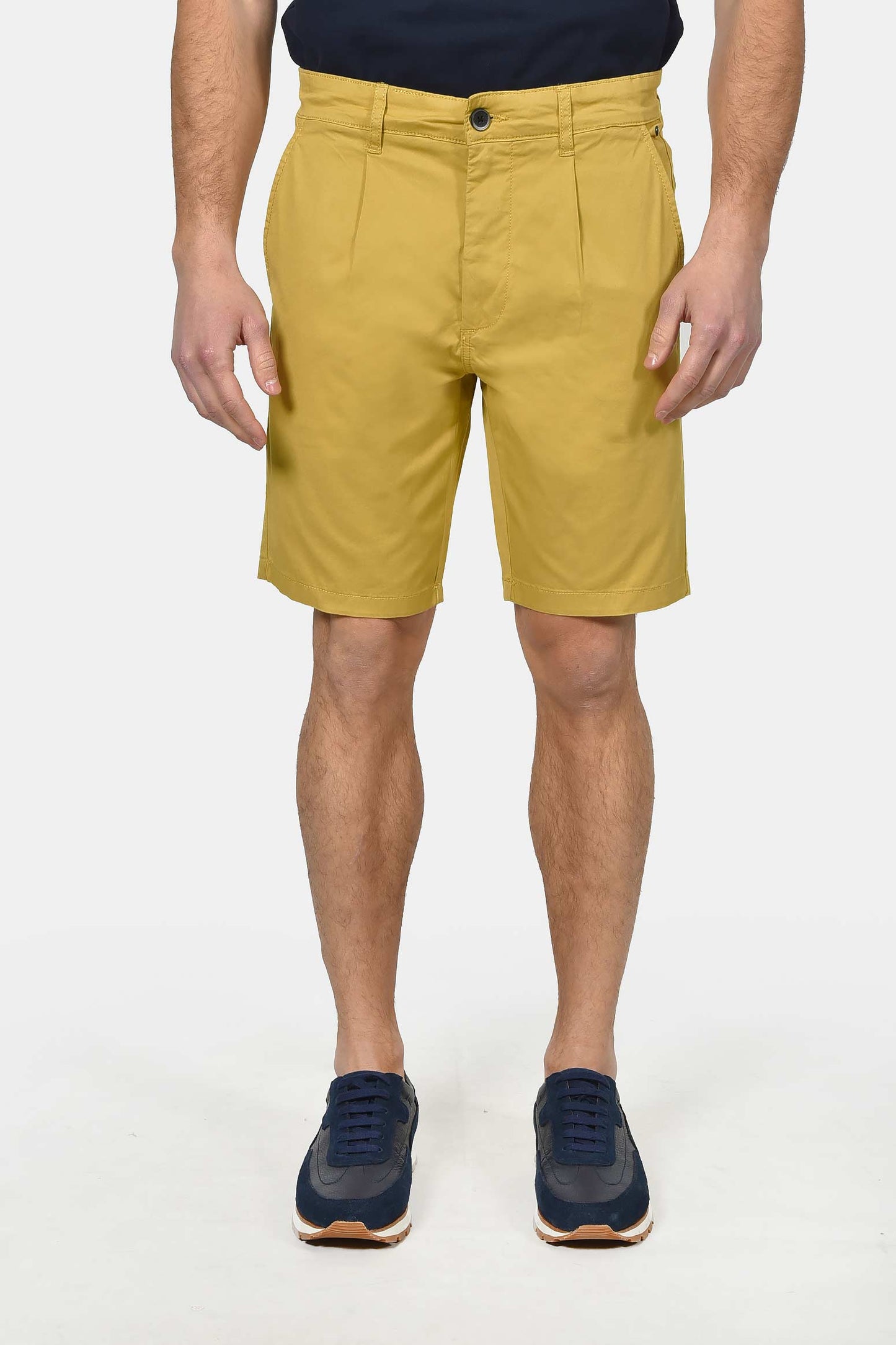 ανδρική-chinos-βερμούδα-βαμβακερή-normal-fit-με-πιέτες-για-άνετη-καλοκαιρινή-εμφάνιση