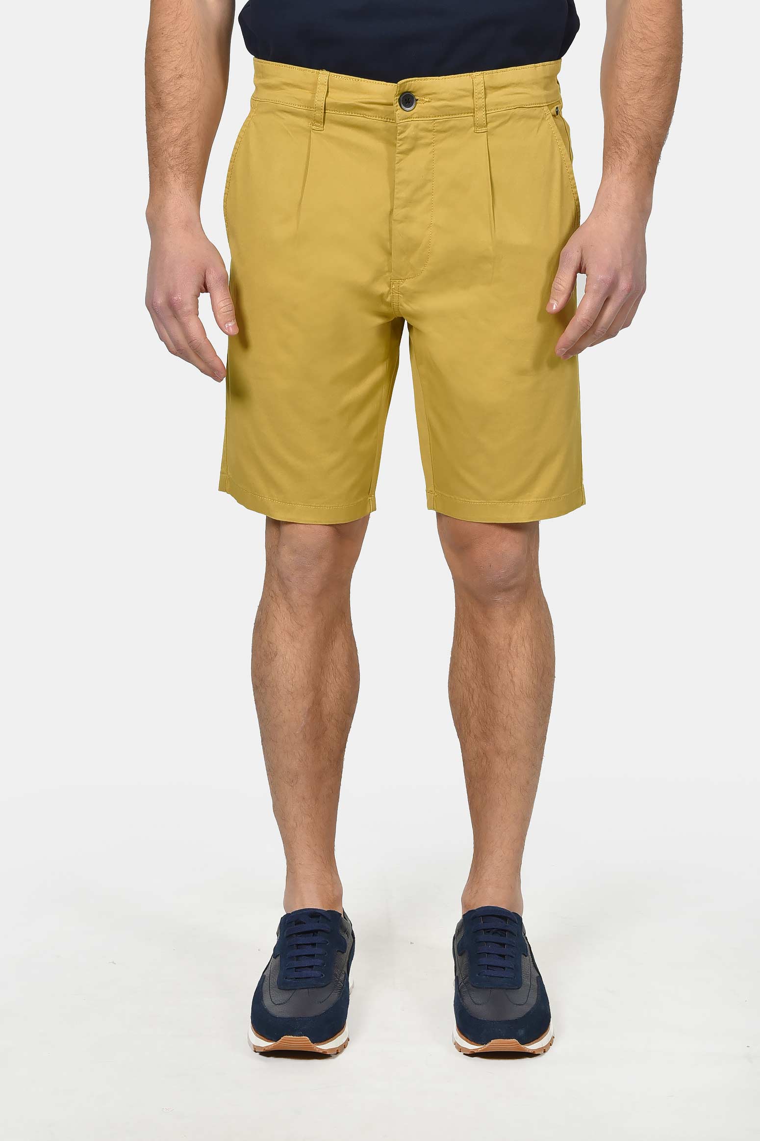 ανδρική-chinos-βερμούδα-βαμβακερή-normal-fit-με-πιέτες-για-άνετη-καλοκαιρινή-εμφάνιση