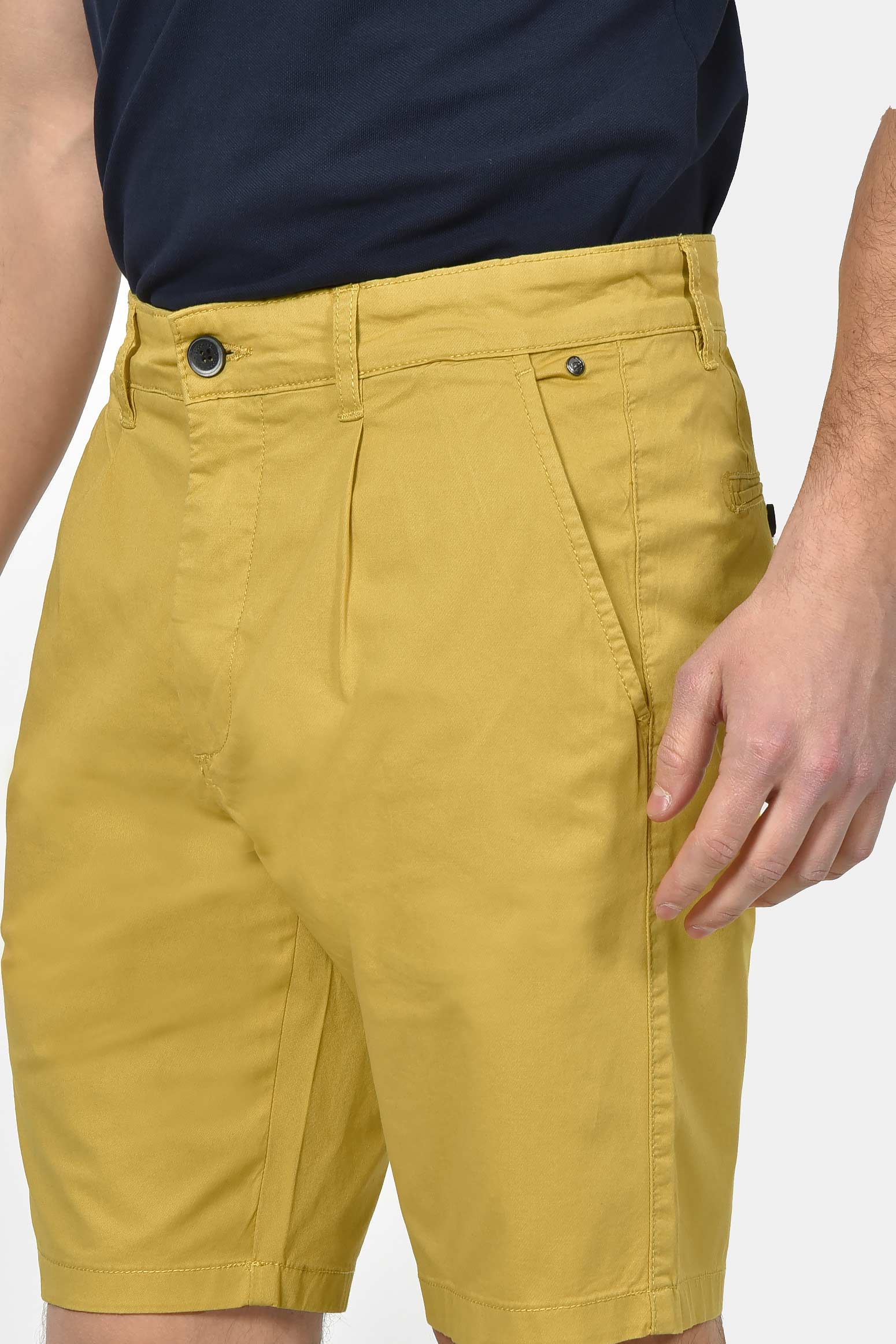 ανδρική-chinos-βερμούδα-βαμβακερή-normal-fit-με-πιέτες-για-άνετη-καλοκαιρινή-εμφάνιση