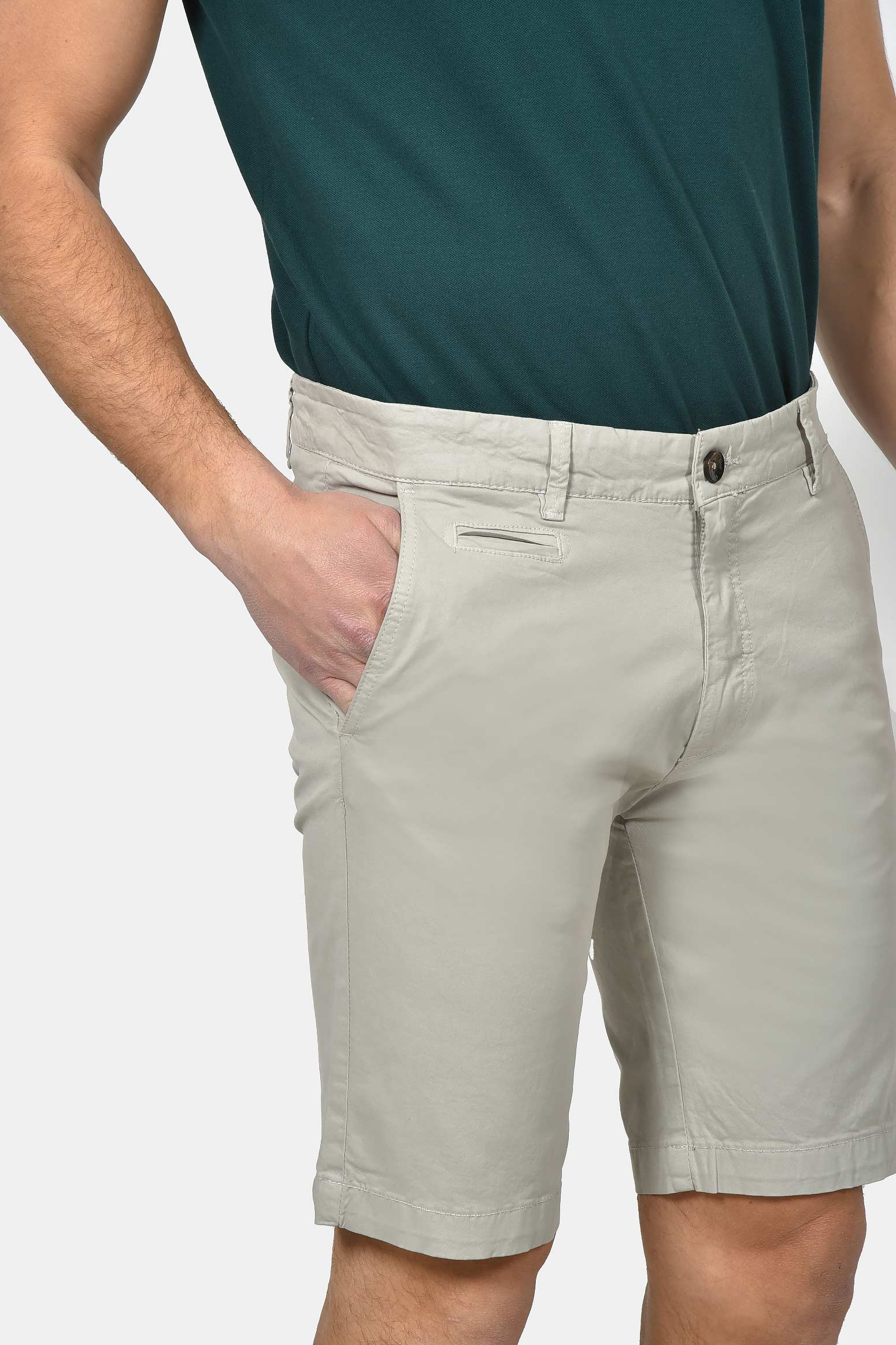 ανδρική-βαμβακερή-chinos-βερμούδα-slim-fit-με-καθαρή-γραμμή-&-ελαστική-άνεση