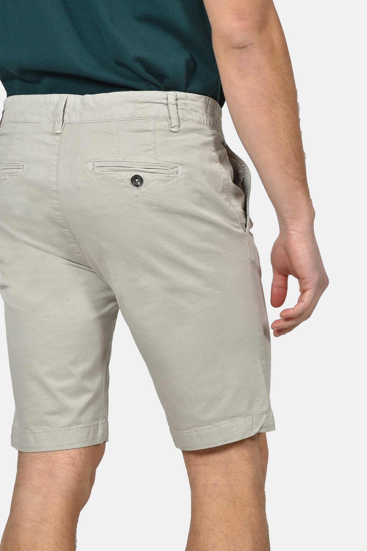 ανδρική-βαμβακερή-chinos-βερμούδα-slim-fit-με-καθαρή-γραμμή-&-ελαστική-άνεση