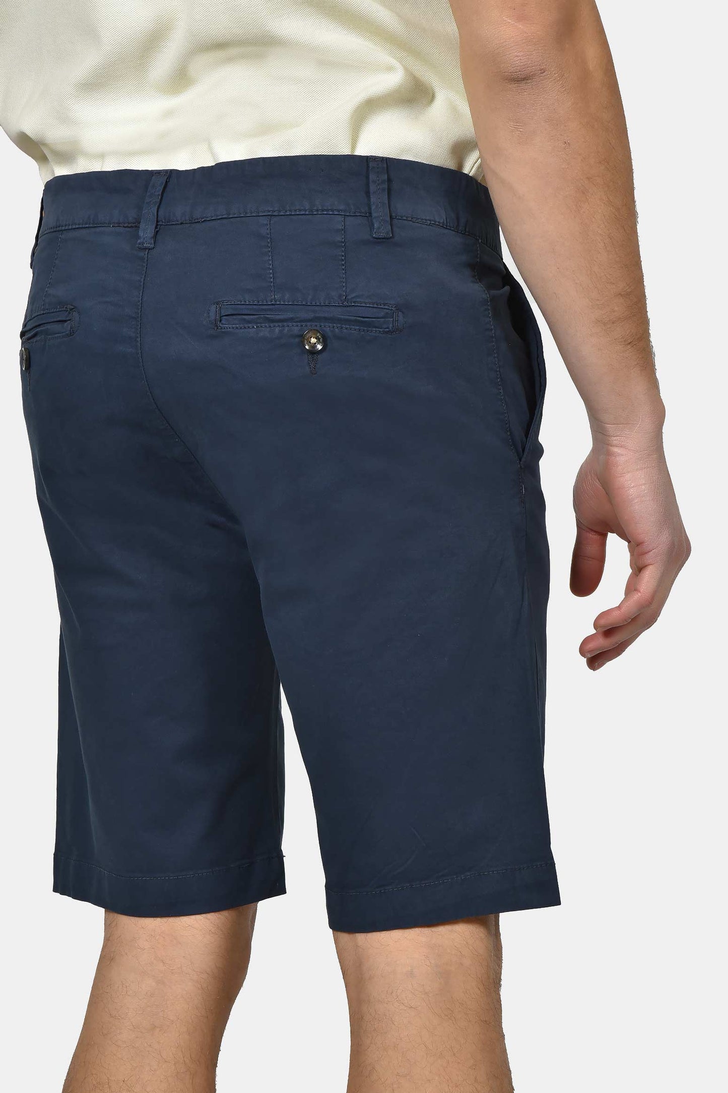 ανδρική-βαμβακερή-chinos-βερμούδα-slim-fit-με-καθαρή-γραμμή-&-ελαστική-άνεση