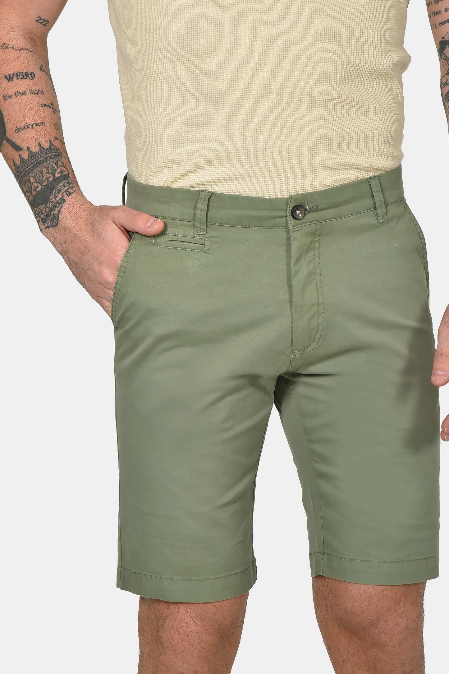 ανδρική-βαμβακερή-chinos-βερμούδα-slim-fit-με-καθαρή-γραμμή-&-ελαστική-άνεση