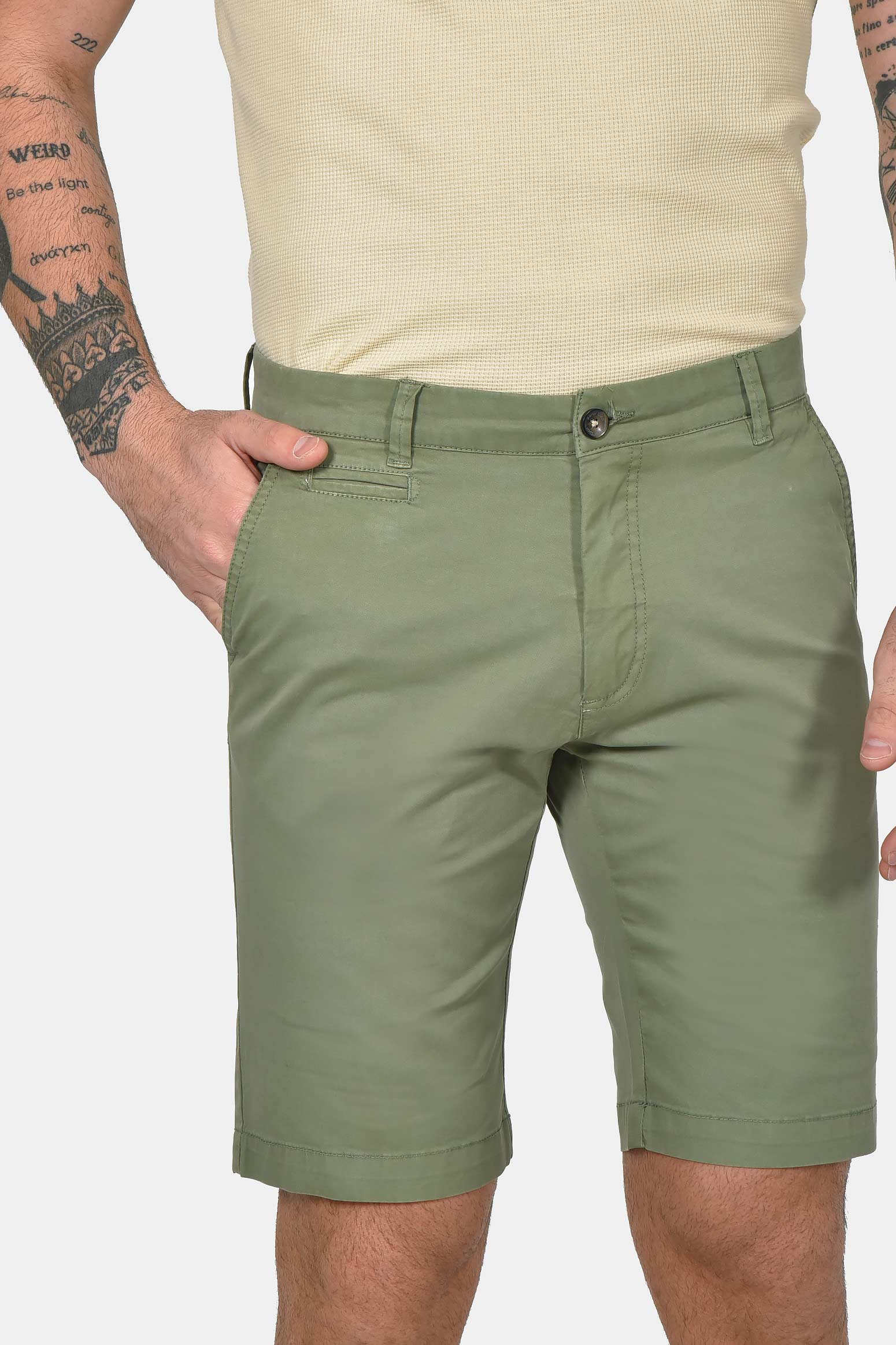 ανδρική-βαμβακερή-chinos-βερμούδα-slim-fit-με-καθαρή-γραμμή-&-ελαστική-άνεση