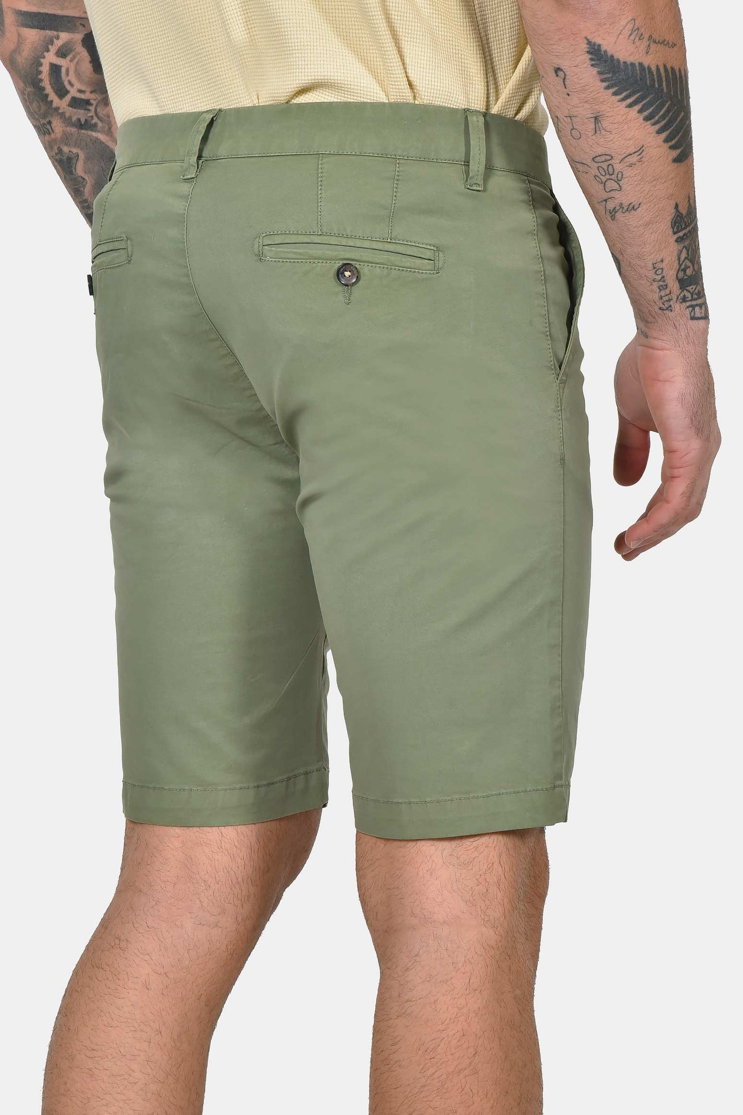 ανδρική-βαμβακερή-chinos-βερμούδα-slim-fit-με-καθαρή-γραμμή-&-ελαστική-άνεση