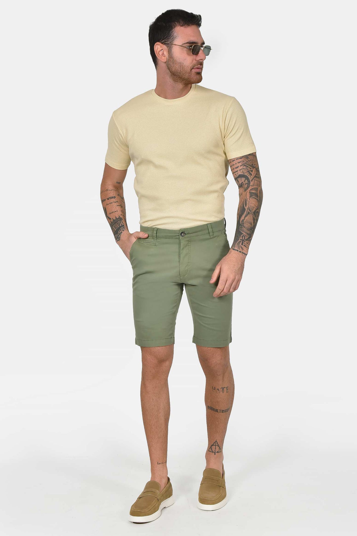 ανδρική-βαμβακερή-chinos-βερμούδα-slim-fit-με-καθαρή-γραμμή-&-ελαστική-άνεση