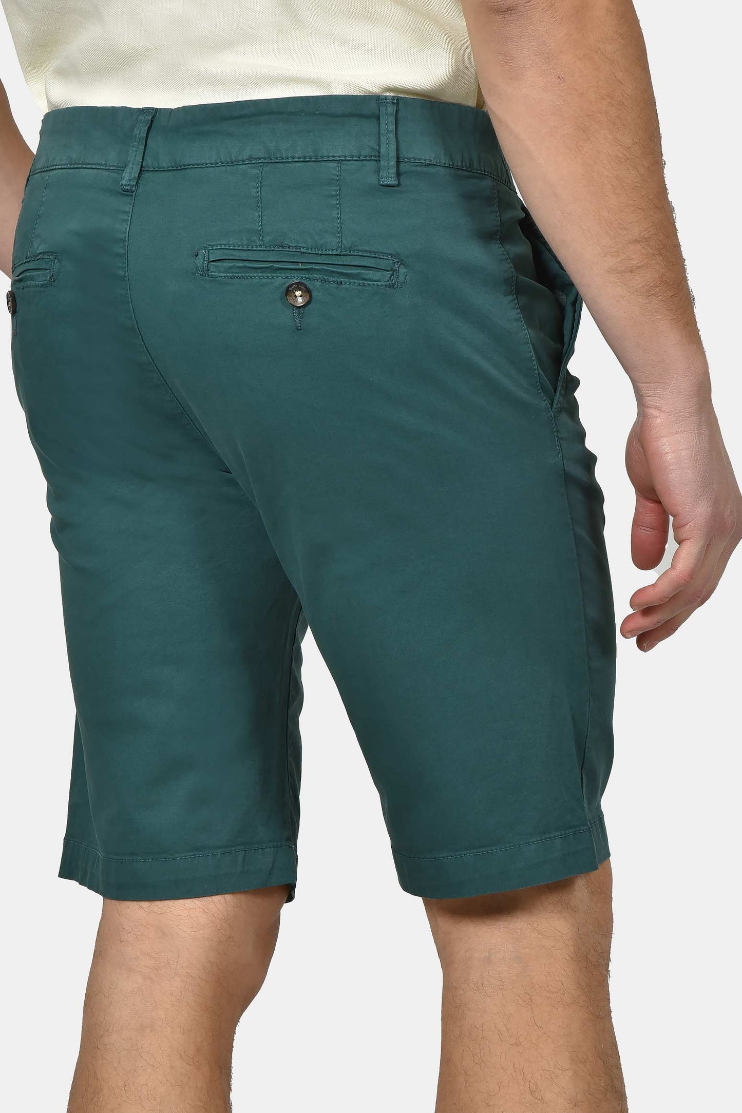 ανδρική-βαμβακερή-chinos-βερμούδα-slim-fit-με-καθαρή-γραμμή-&-ελαστική-άνεση