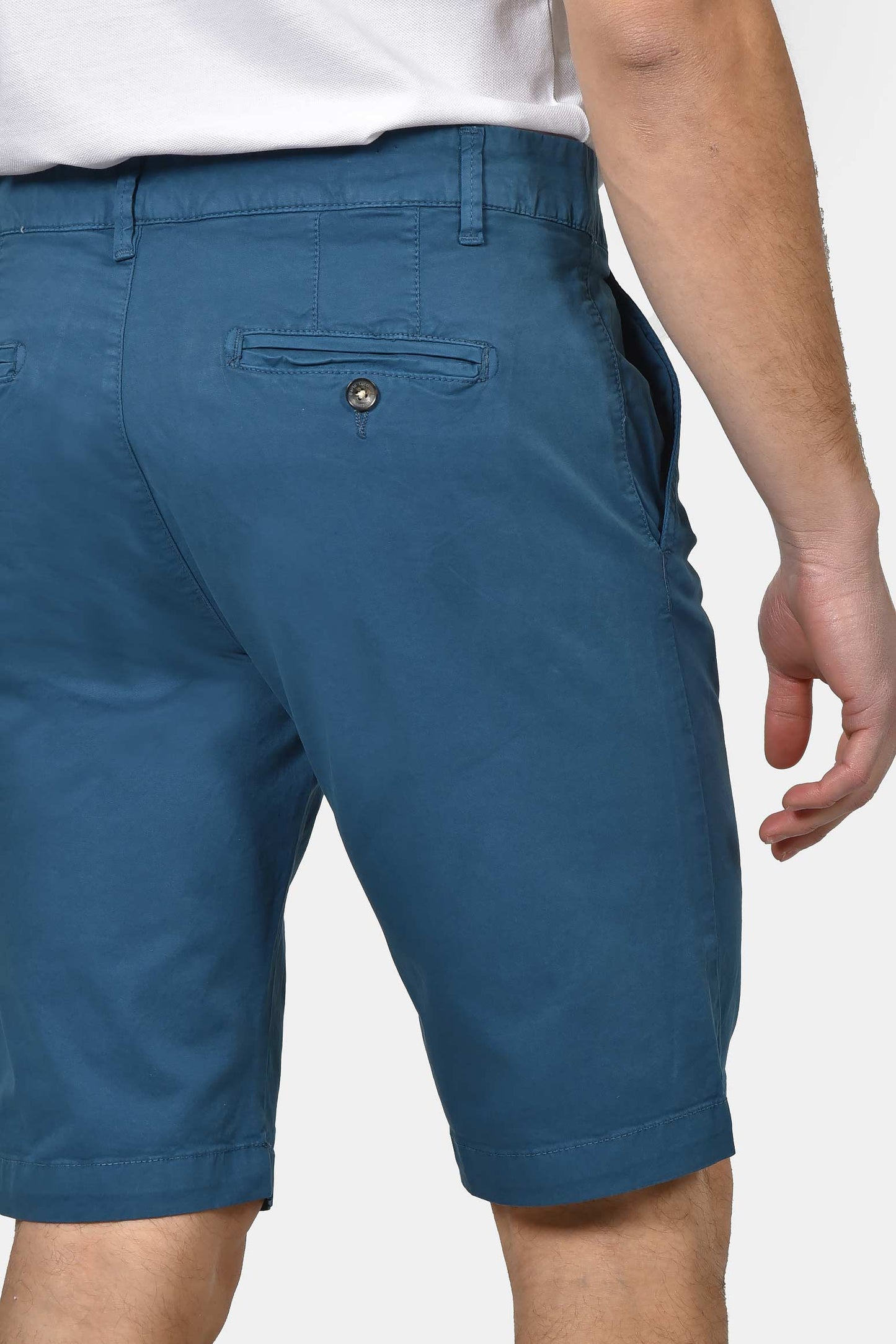 ανδρική-βαμβακερή-chinos-βερμούδα-slim-fit-με-καθαρή-γραμμή-&-ελαστική-άνεση