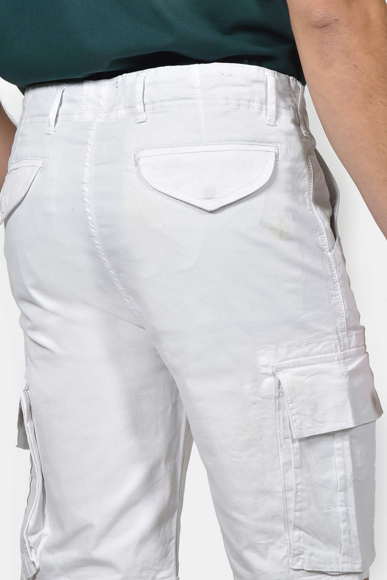 ανδρική-cargo-βερμούδα-slim-fit-με-πλαϊνές-τσέπες-&-ελαστική-άνεση-κινήσεων