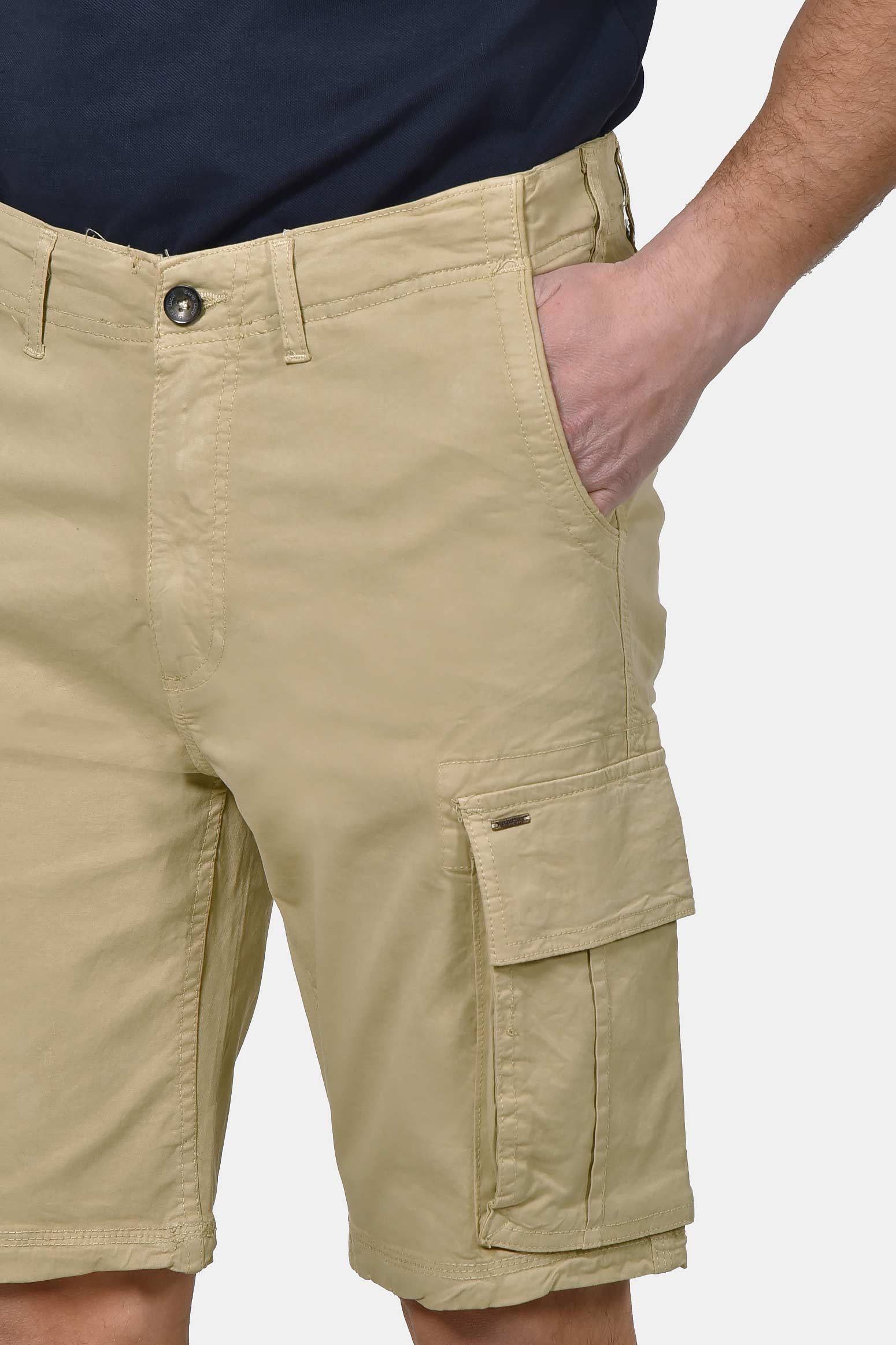 ανδρική-cargo-βερμούδα-slim-fit-με-πλαϊνές-τσέπες-&-ελαστική-άνεση-κινήσεων