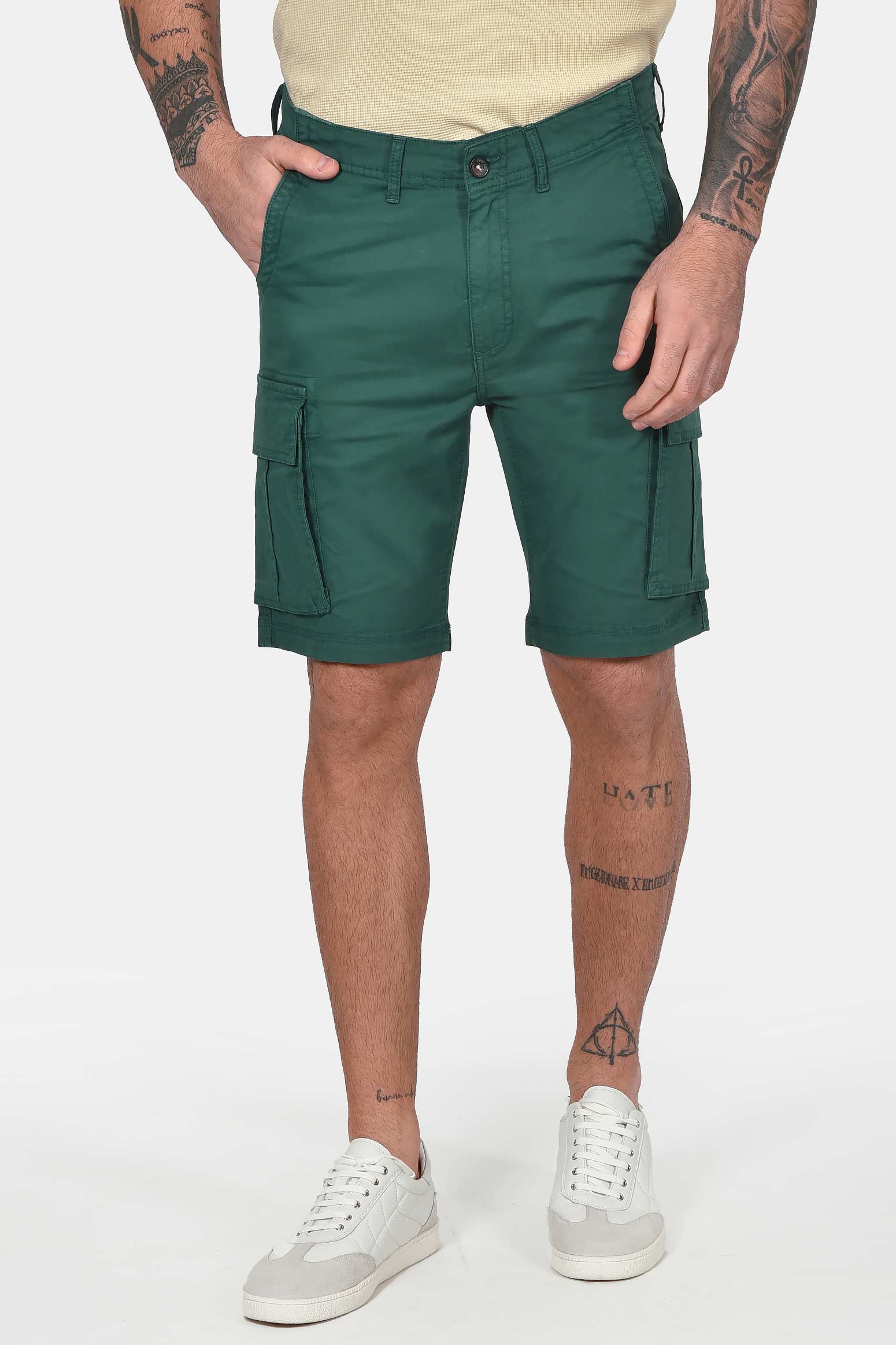 ανδρική-cargo-βερμούδα-slim-fit-με-πλαϊνές-τσέπες-&-ελαστική-άνεση-κινήσεων