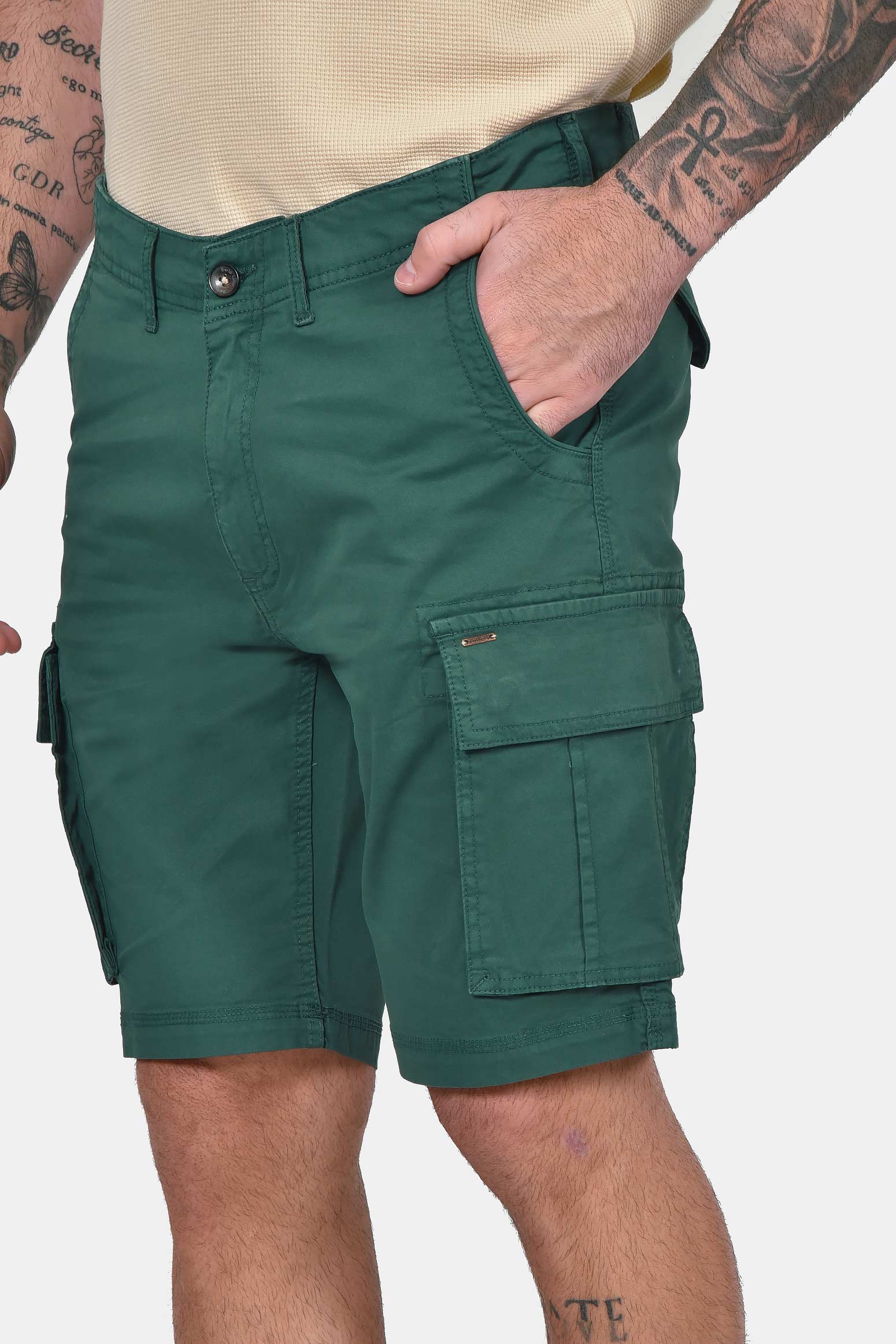 ανδρική-cargo-βερμούδα-slim-fit-με-πλαϊνές-τσέπες-&-ελαστική-άνεση-κινήσεων