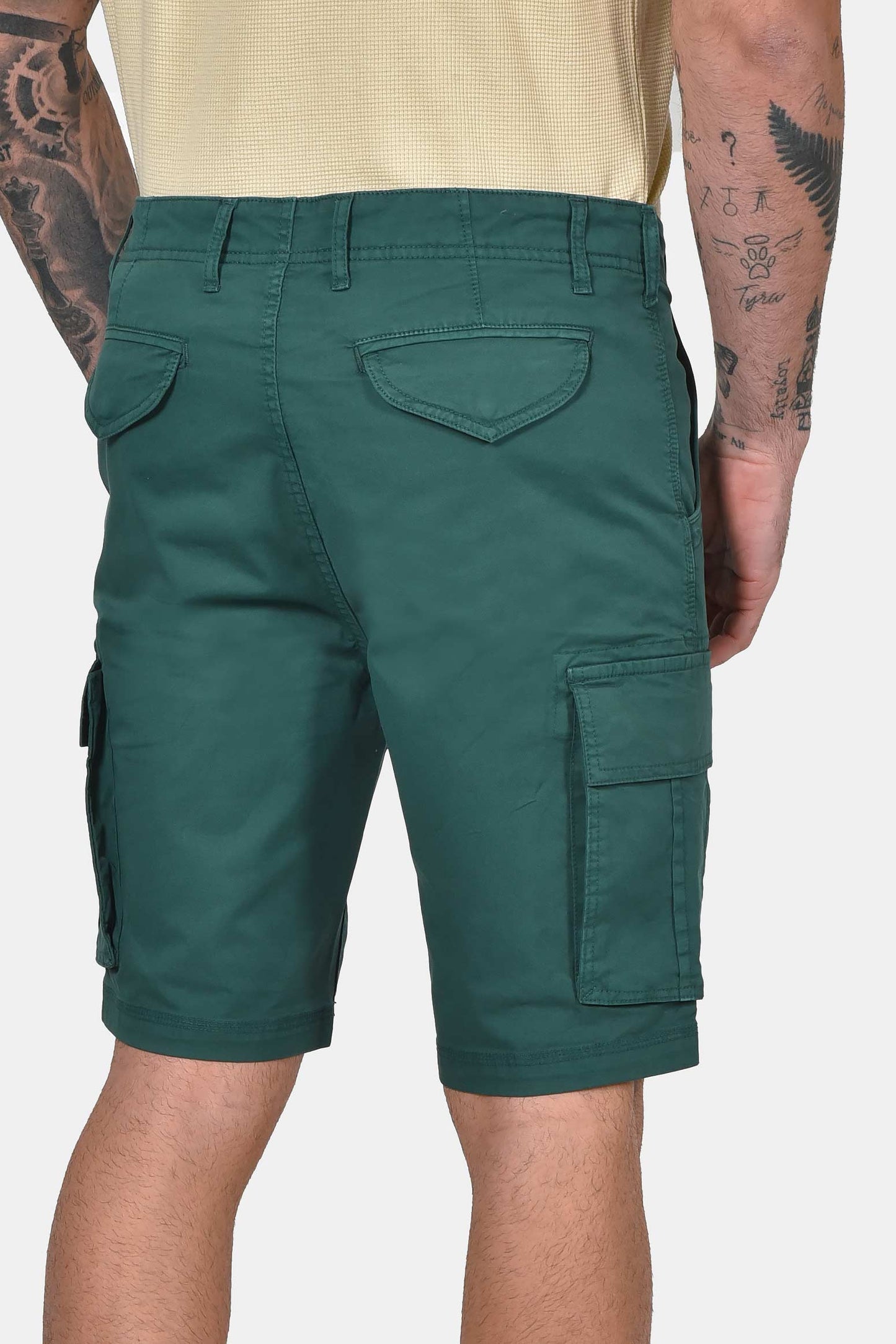 ανδρική-cargo-βερμούδα-slim-fit-με-πλαϊνές-τσέπες-&-ελαστική-άνεση-κινήσεων