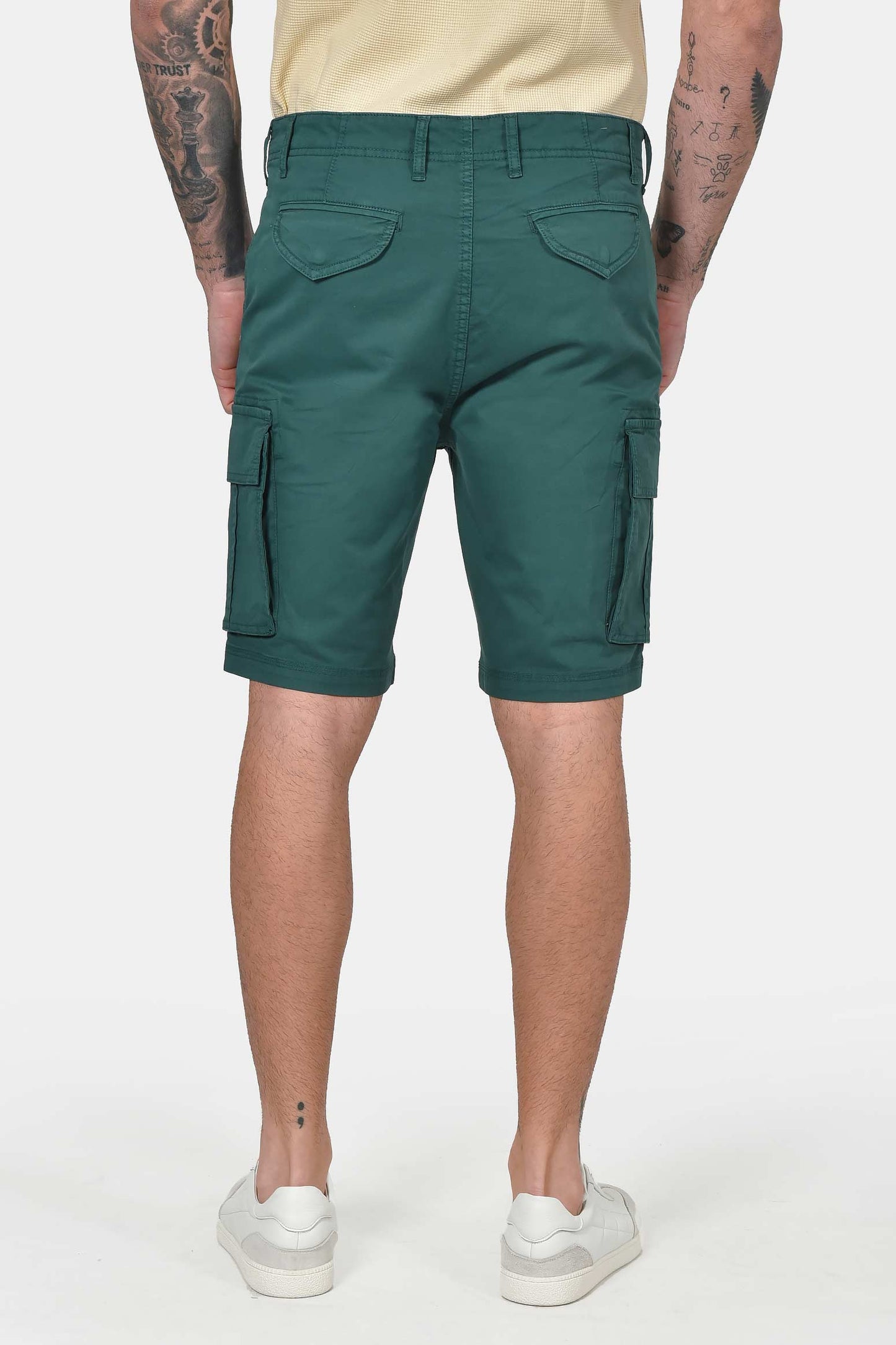 ανδρική-cargo-βερμούδα-slim-fit-με-πλαϊνές-τσέπες-&-ελαστική-άνεση-κινήσεων